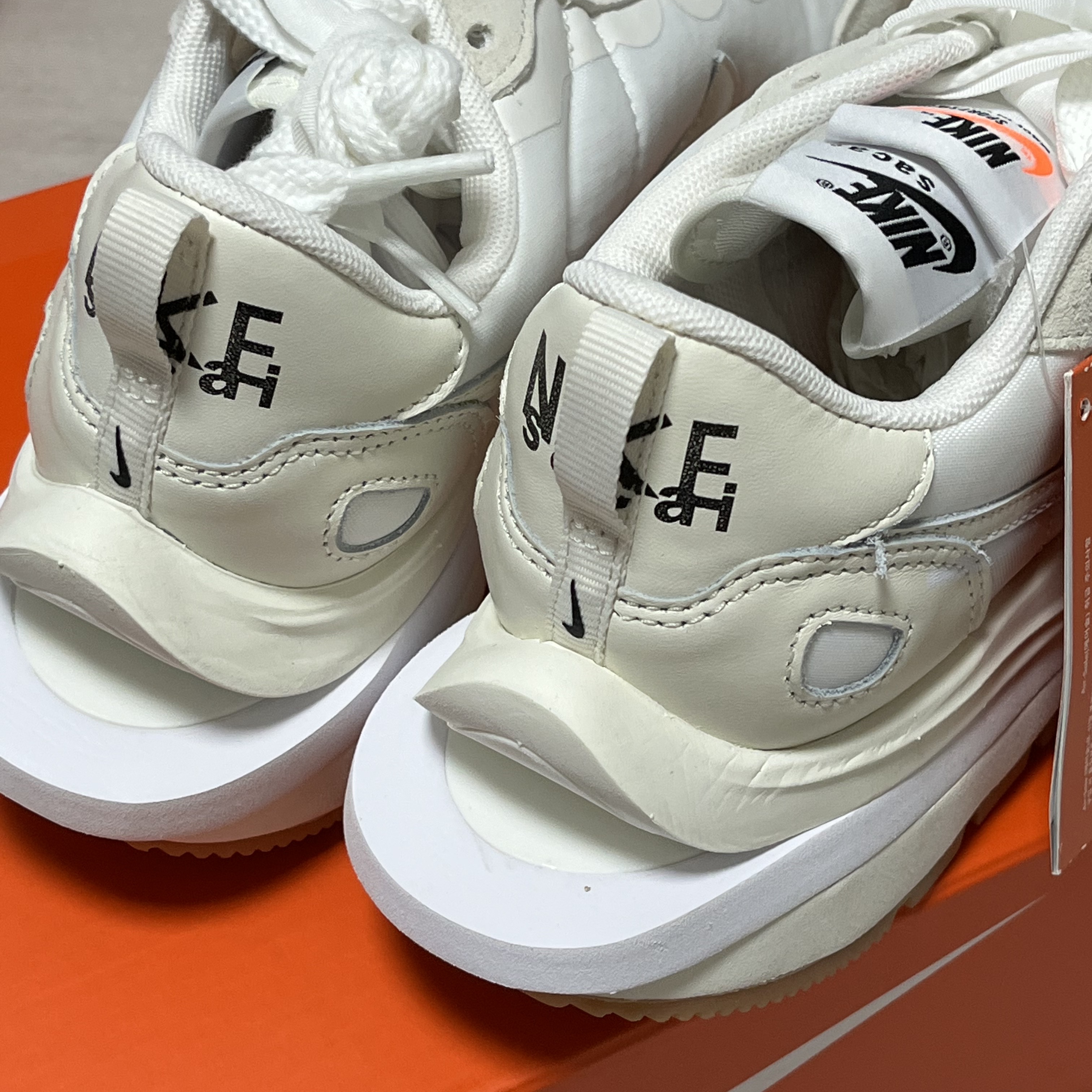 Nike x Sacai VaporWaffle White and Gum 착용 스타일