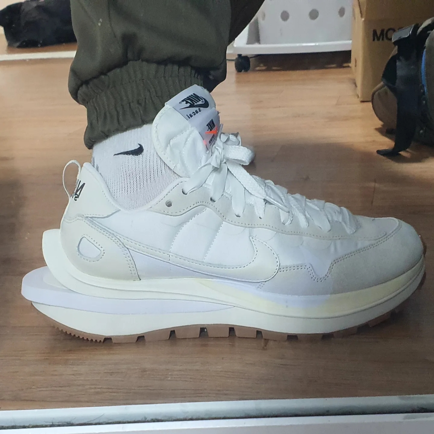 Nike x Sacai VaporWaffle White and Gum 착용 스타일