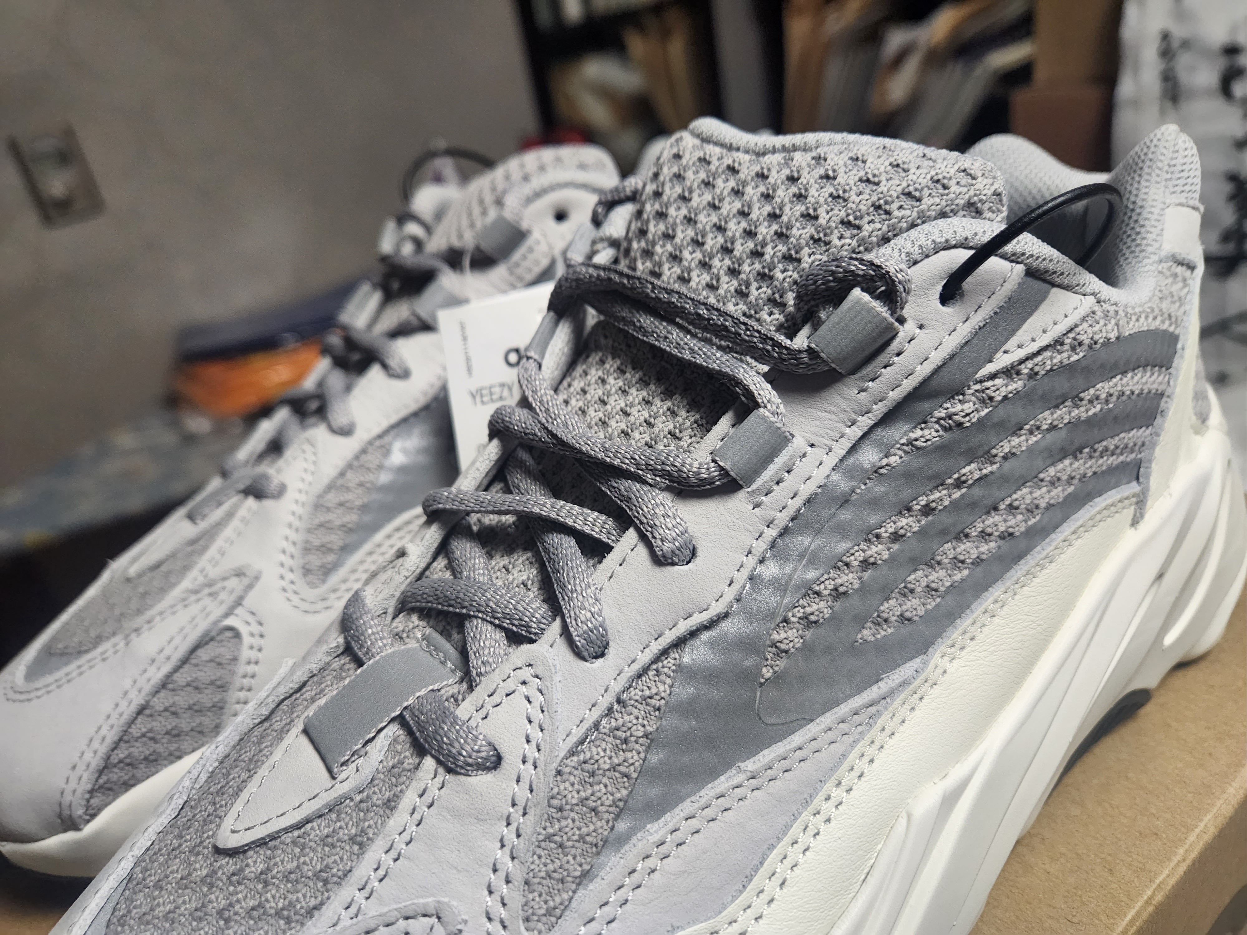 Adidas Yeezy Boost 700 V2 Static 2018 착용 스타일 - 4