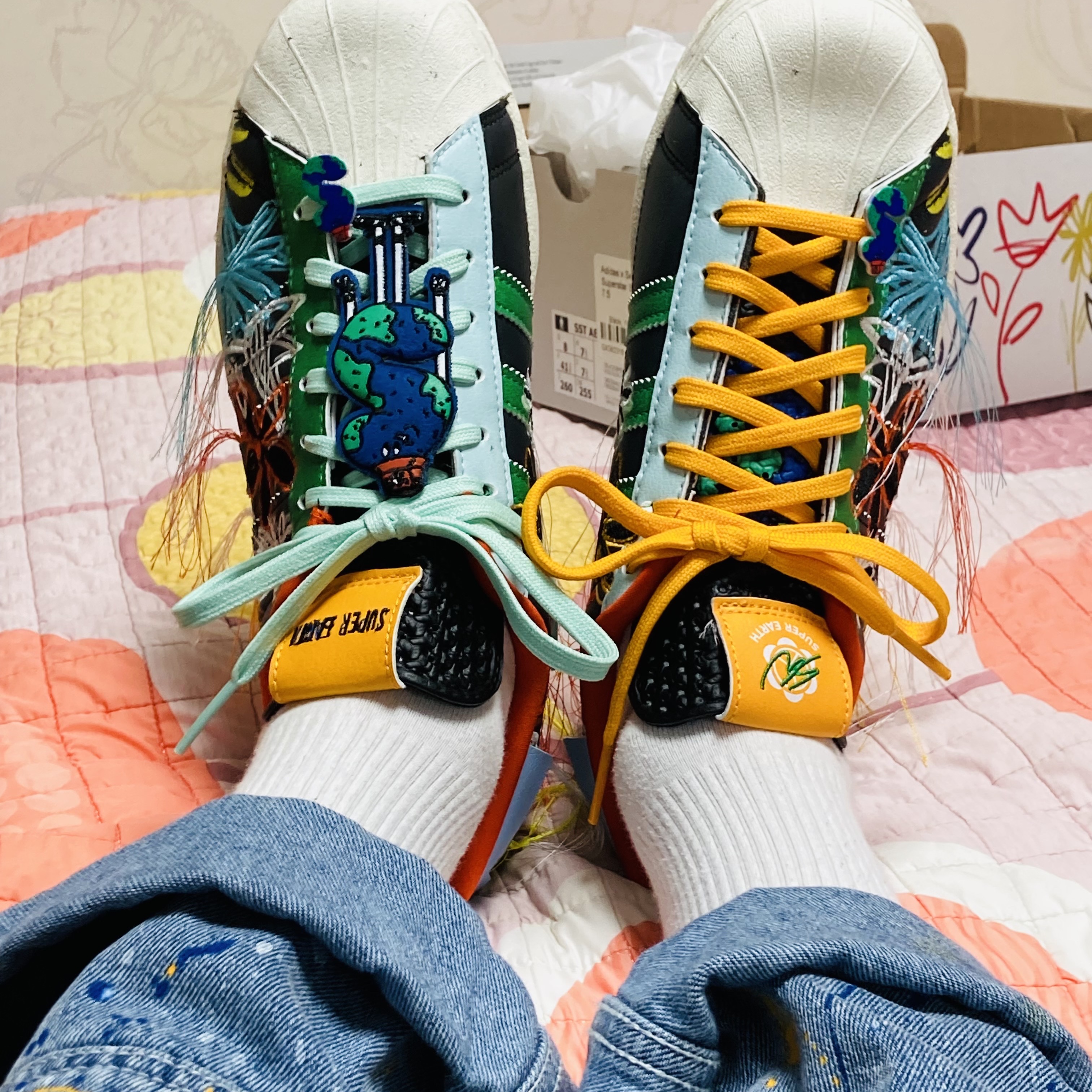 Adidas x Sean Wotherspoon Superstar Superearth Black, Stussy Fuzzy Dice T-Shirt Black 착용 스타일 - 3