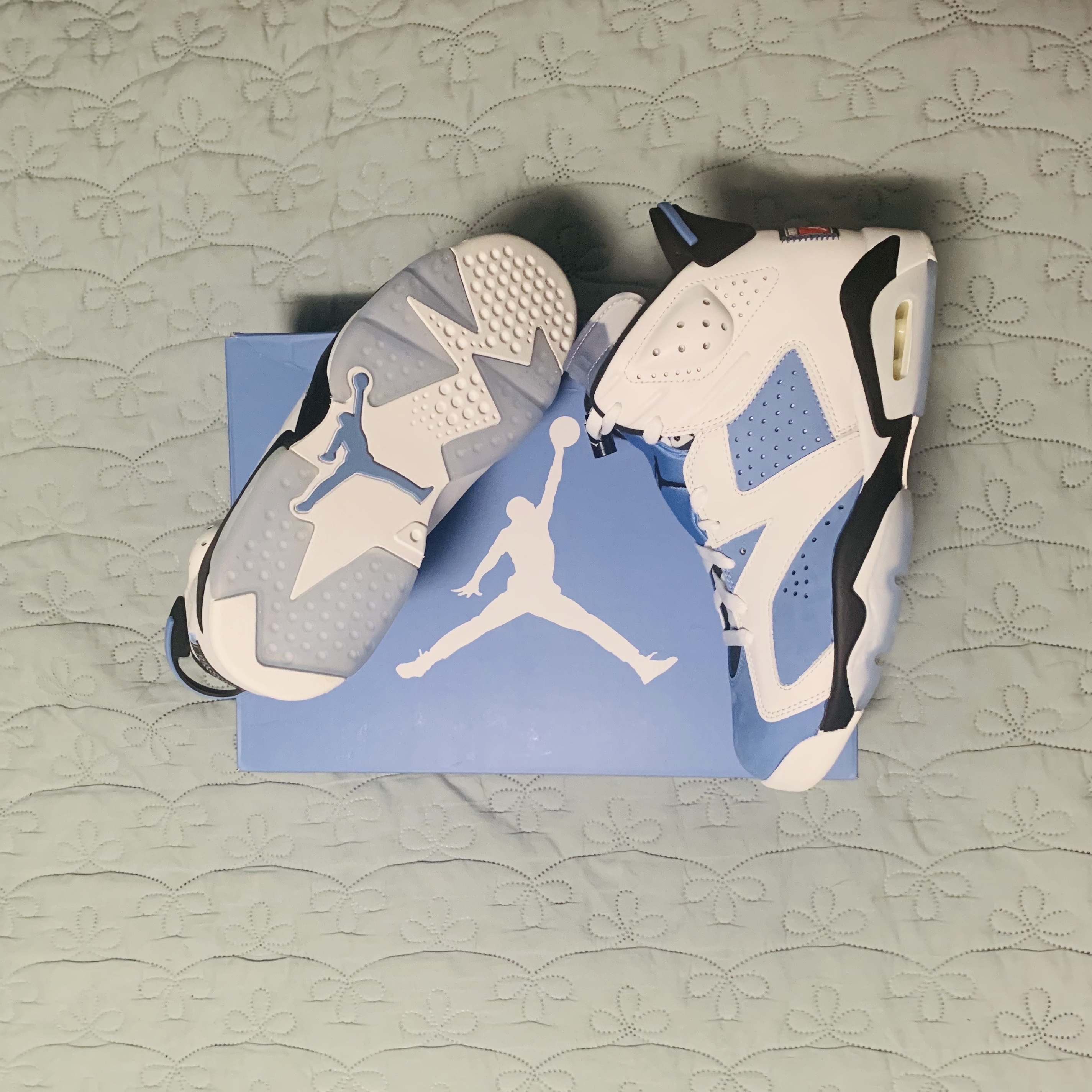 Jordan 6 Retro University Blue 착용 스타일 - 2