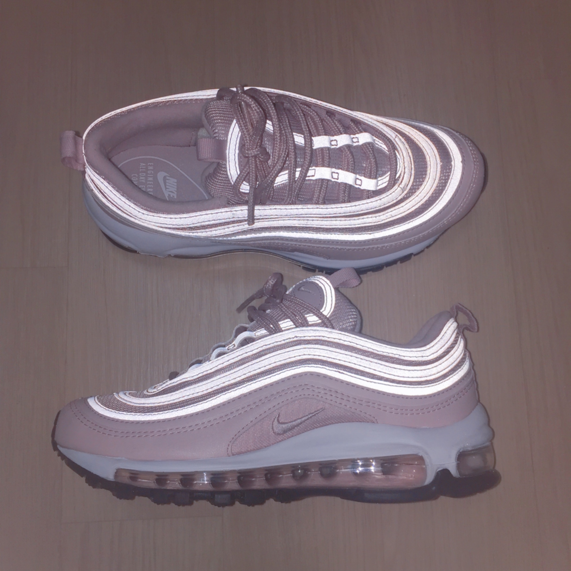 (W) Nike Air Max 97 Barely Rose Black Sole 착용 스타일 - 1