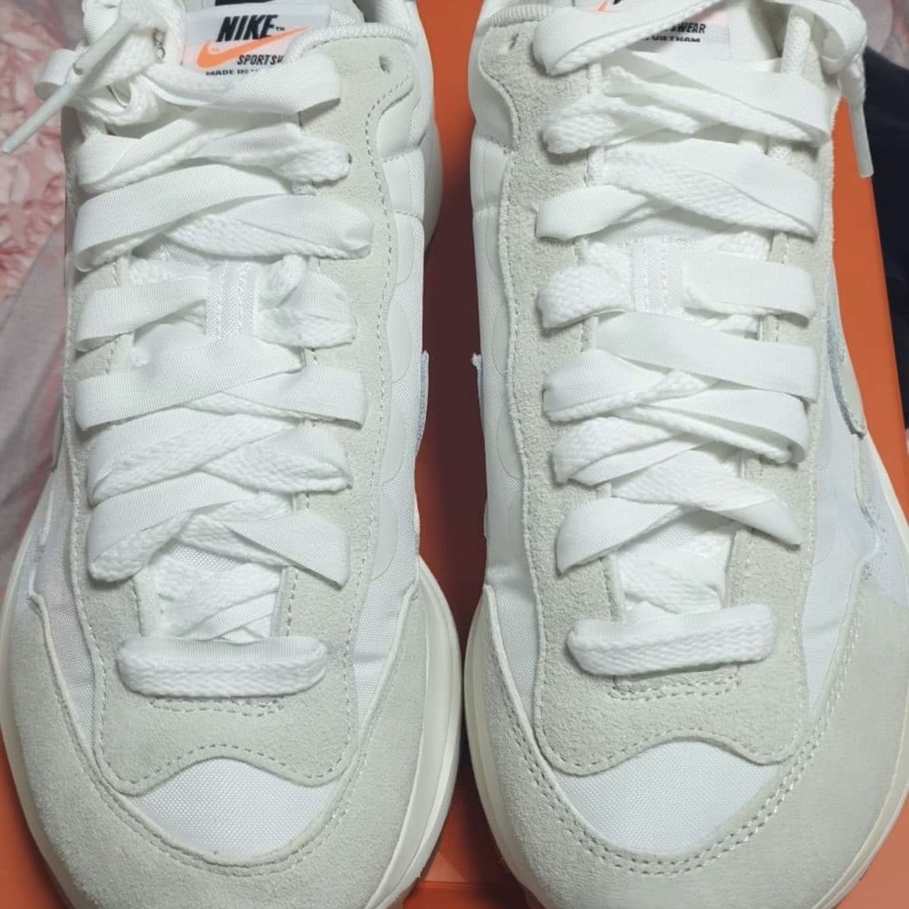 Nike x Sacai VaporWaffle White and Gum 착용 스타일 - 2