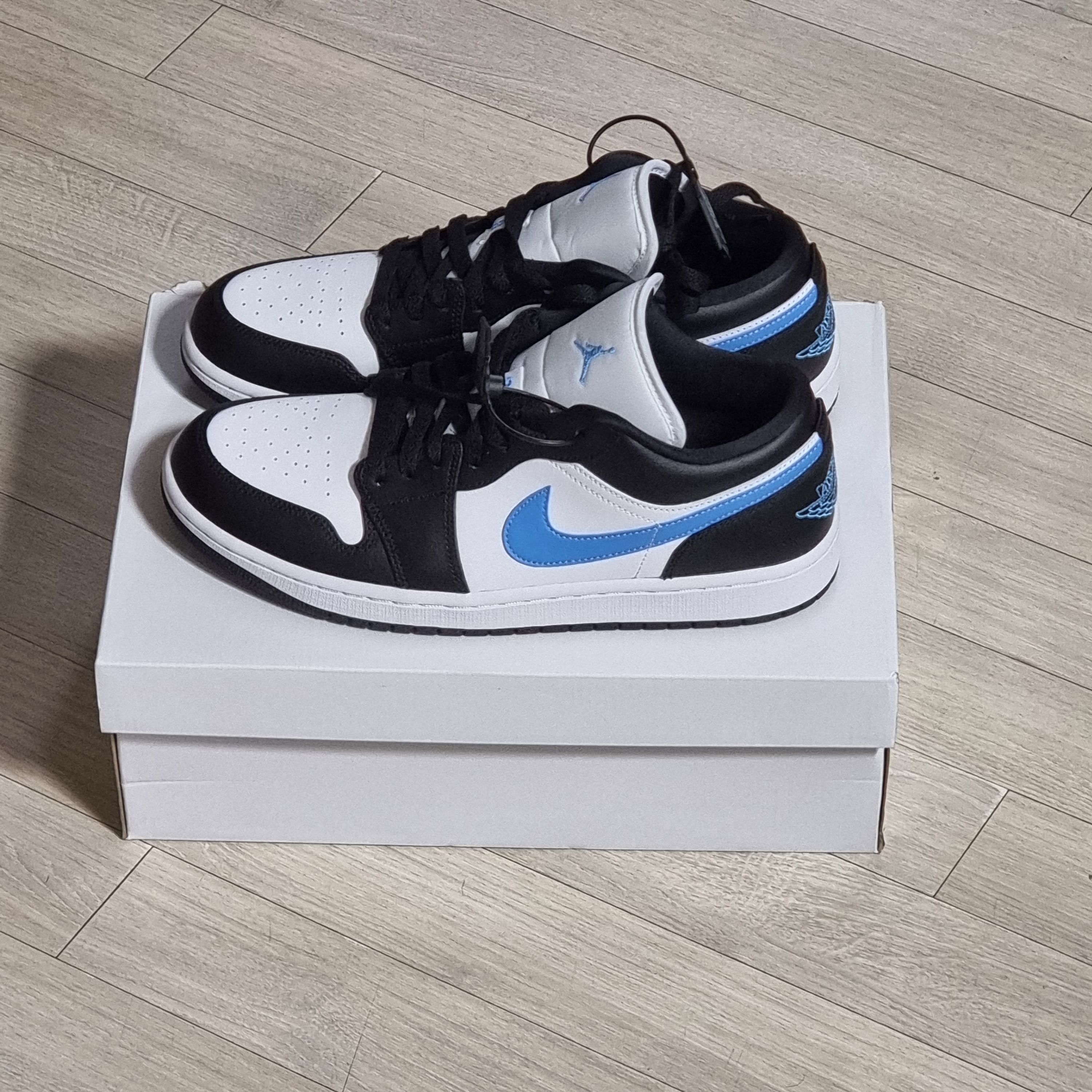 (W) Jordan 1 Low Black University Blue 착용 스타일