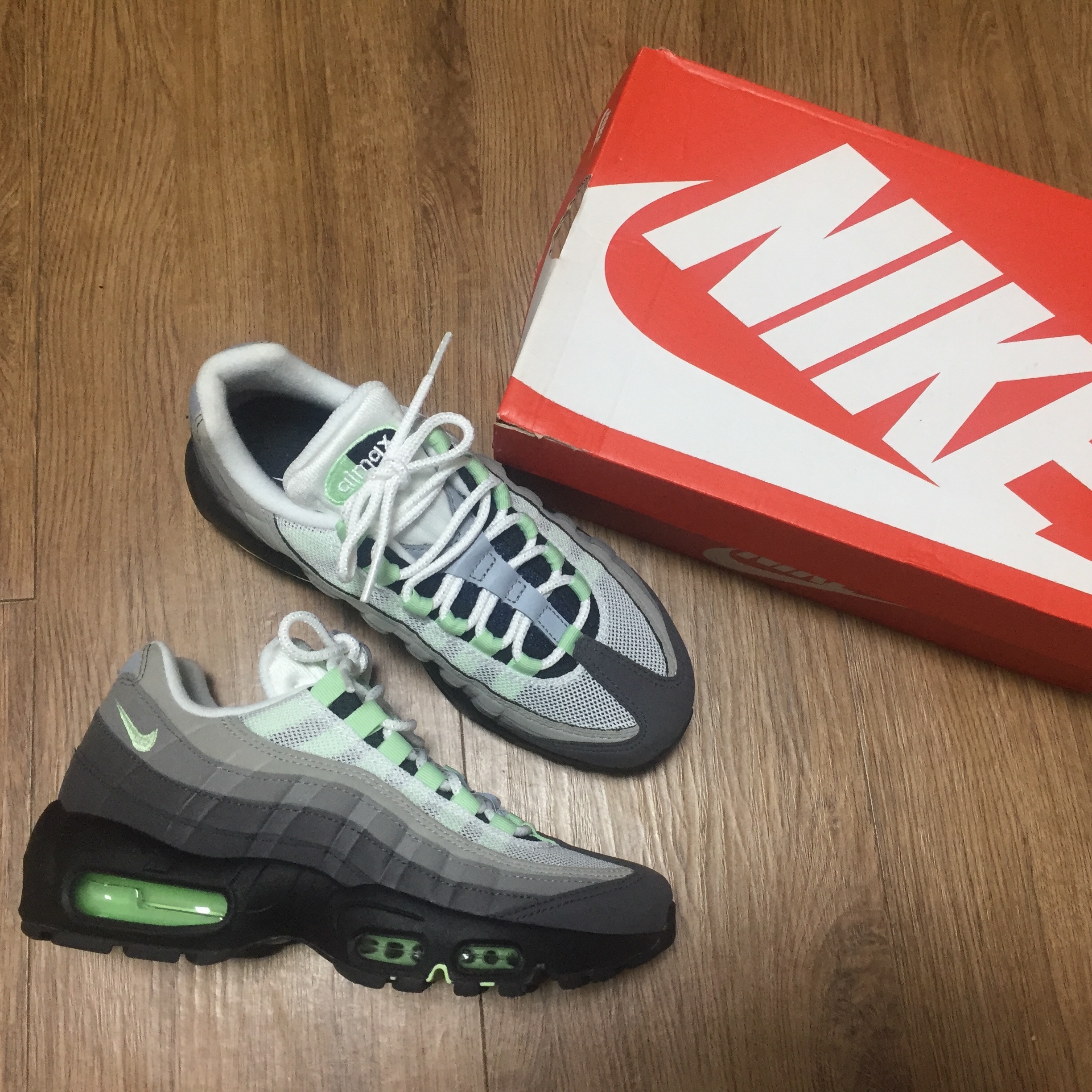 Nike Air Max 95 OG Fresh Mint 착용 스타일 - 2