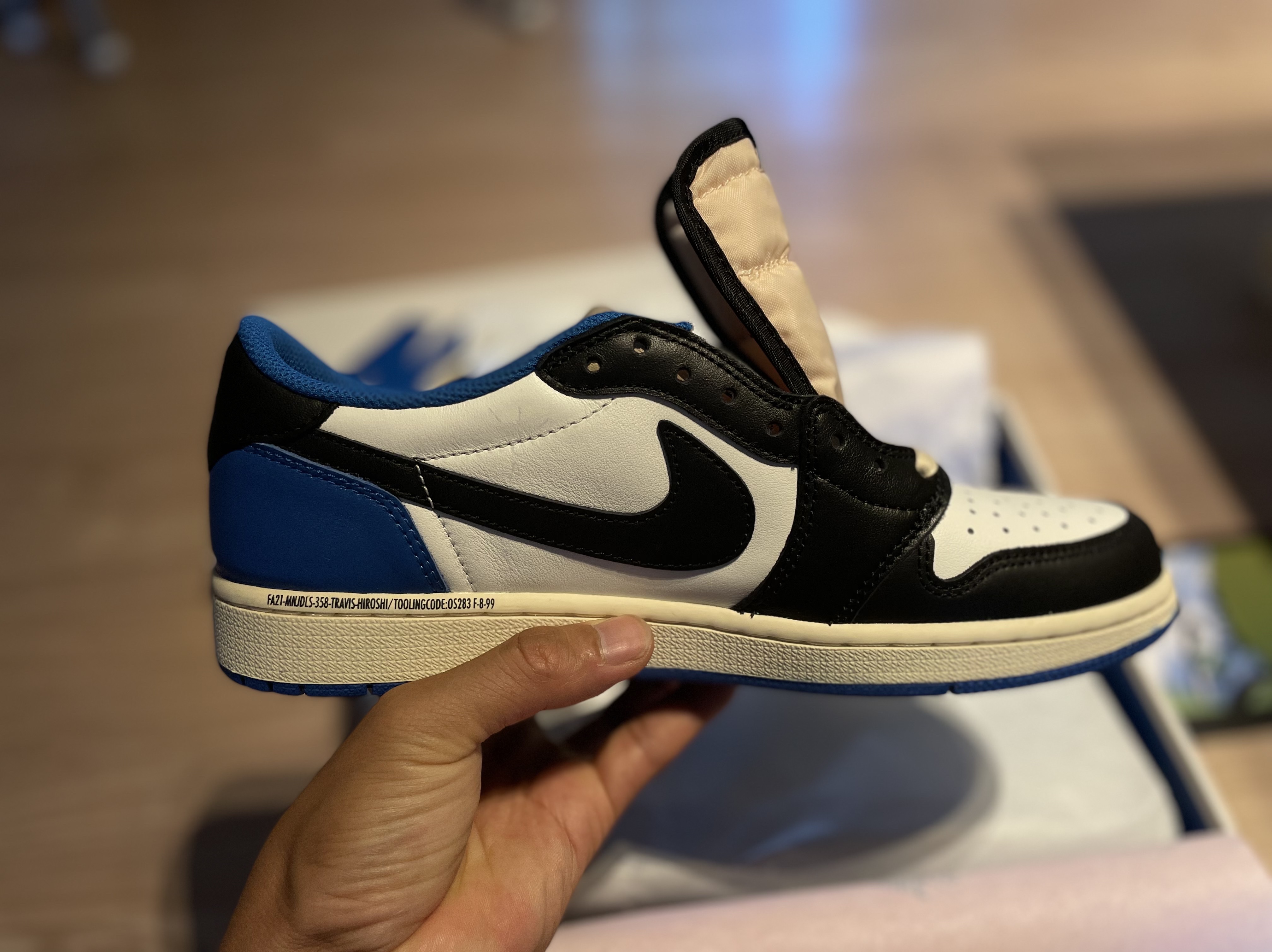 Jordan 1 x Travis Scott x Fragment Retro Low OG SP Military Blue 착용 스타일 - 2