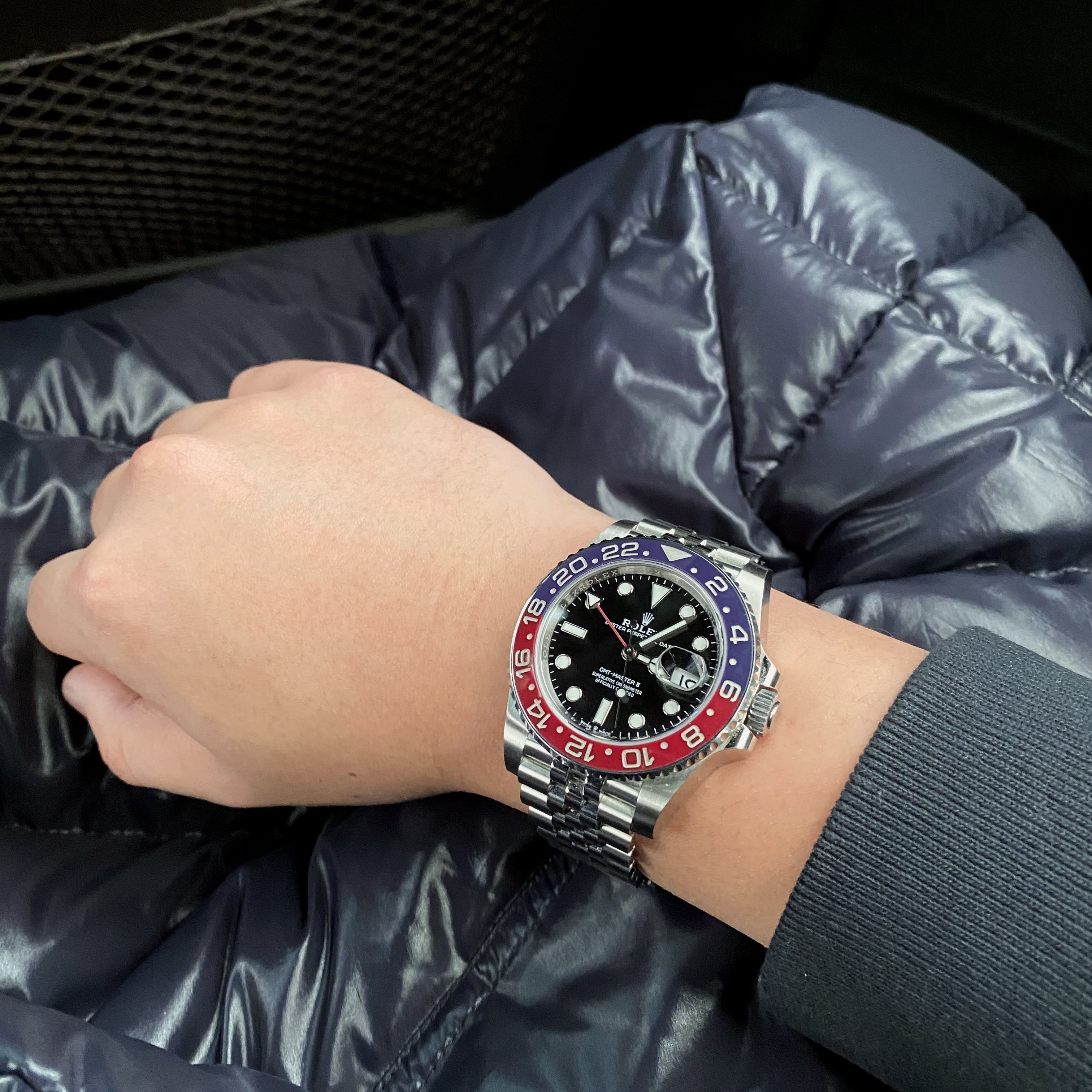 Rolex GMT-Master II 40mm 126710BLRO Black Jubilee 착용 스타일