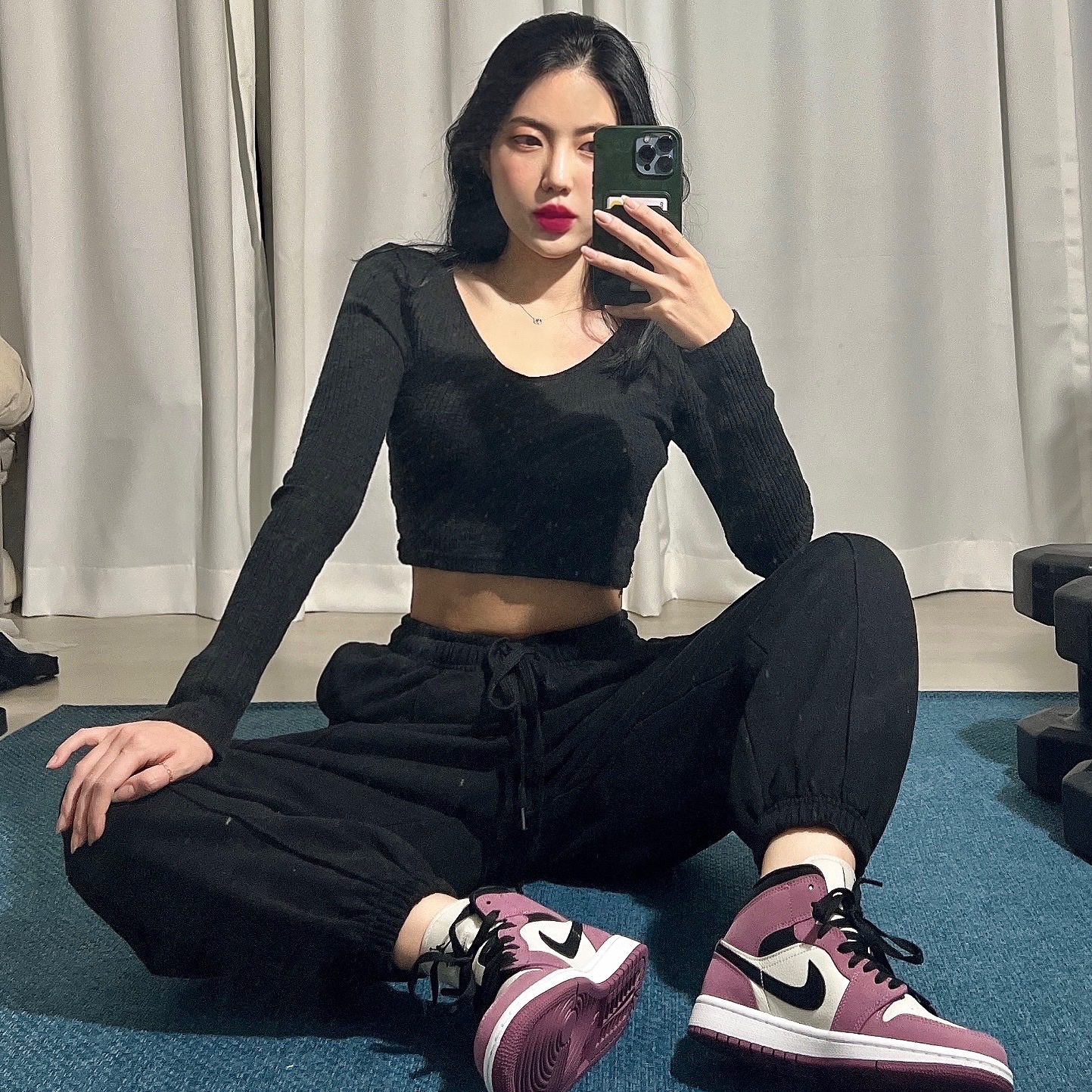 (W) Jordan 1 Mid SE Light Mulberry 착용 스타일 - 1