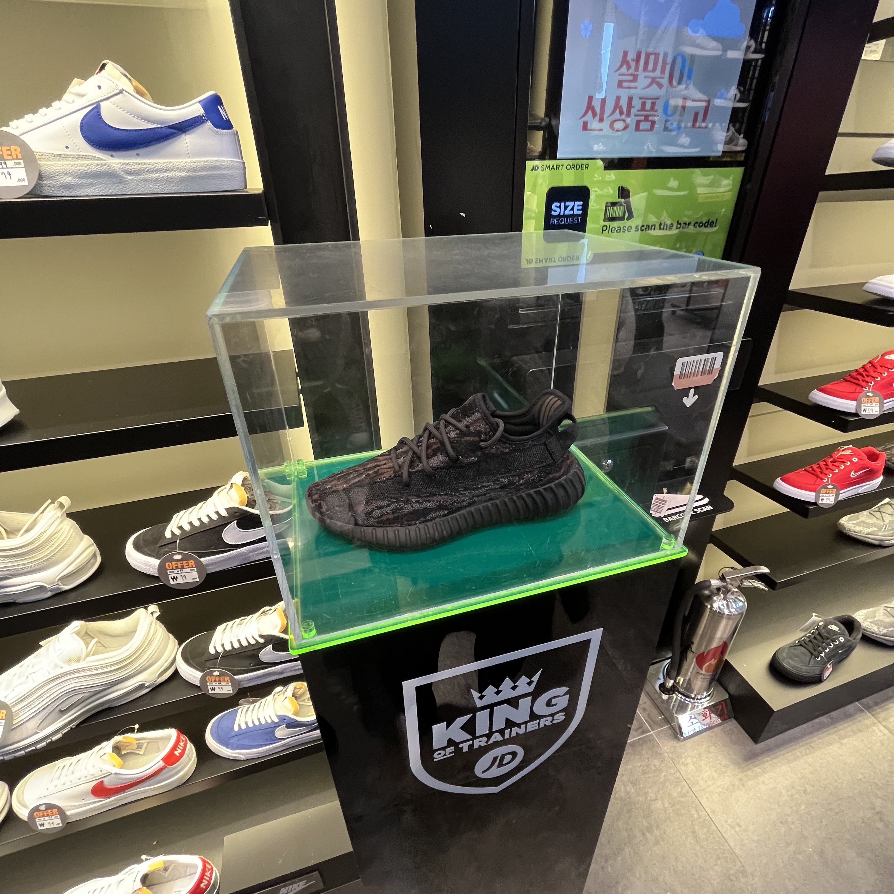 Adidas Yeezy Boost 350 V2 MX Rock 착용 스타일 - 1