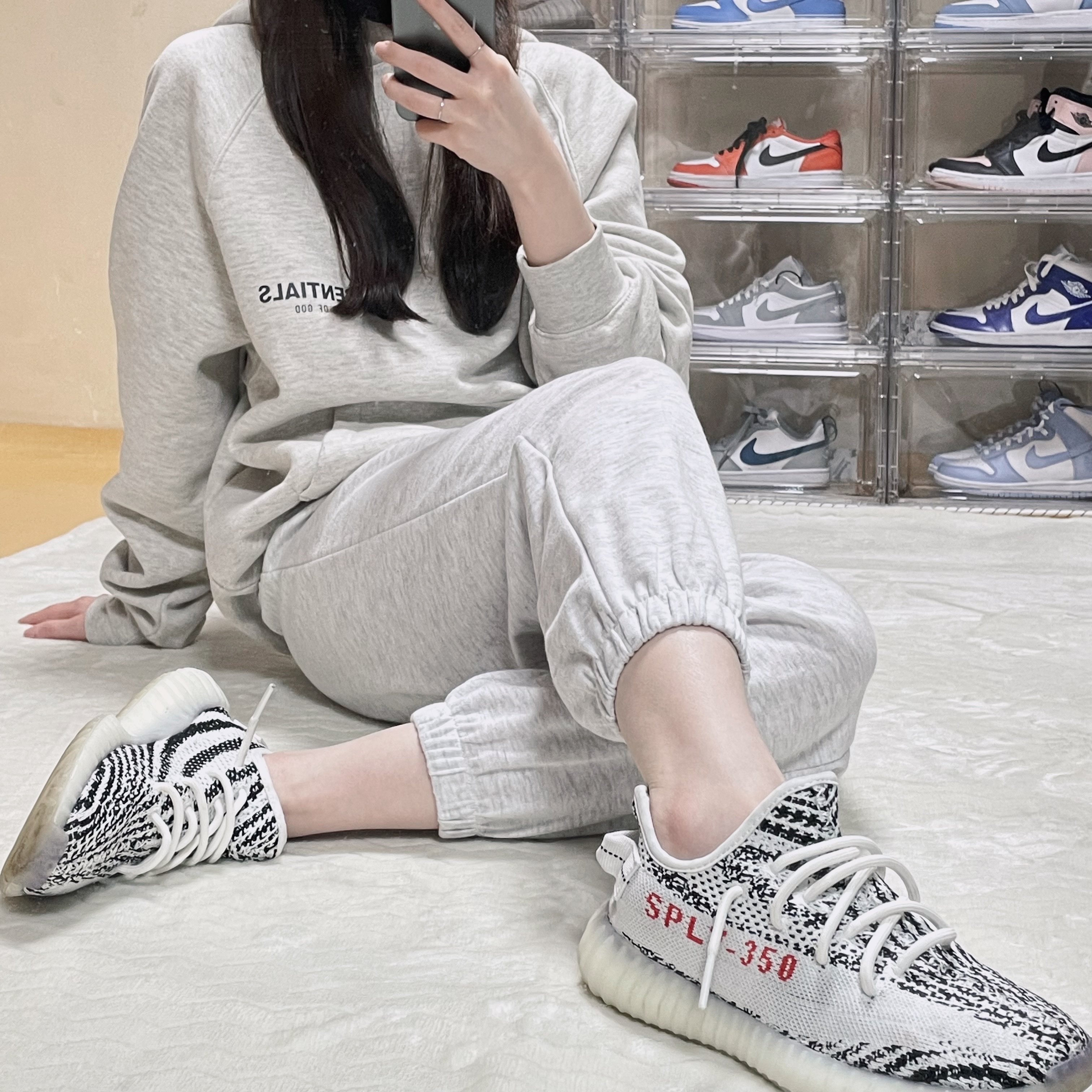 Essentials The Core Collection Pullover Hoodie Oatmeal, Adidas Yeezy Boost 350 V2 Zebra 2017/2019/2020 착용 스타일 - 2