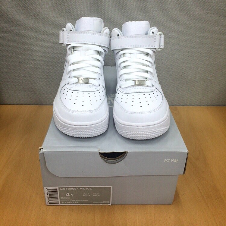 (GS) Nike Air Force 1 Mid White 착용 스타일