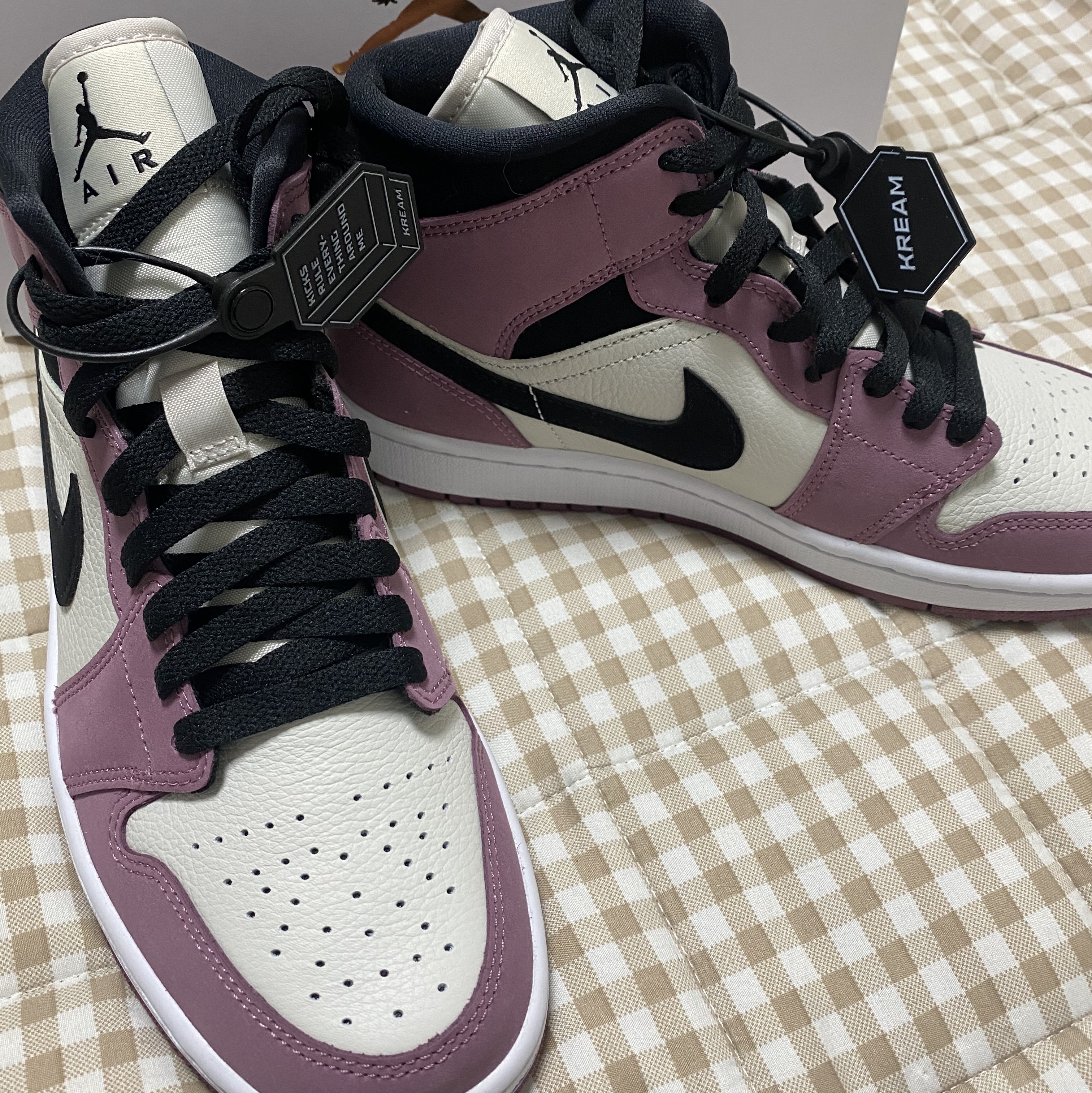 (W) Jordan 1 Mid SE Light Mulberry 착용 스타일 - 2