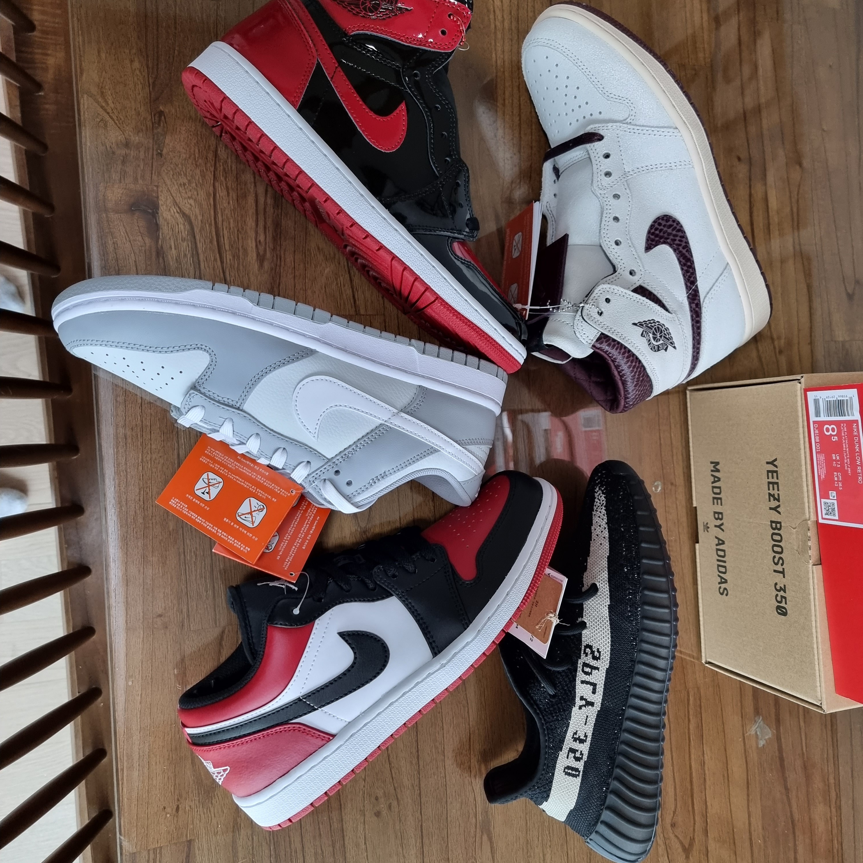 Jordan 1 x A Ma Maniere Retro High OG SP Sail and Burgundy, Jordan 1 Retro High OG Patent Bred 착용 스타일 - 1