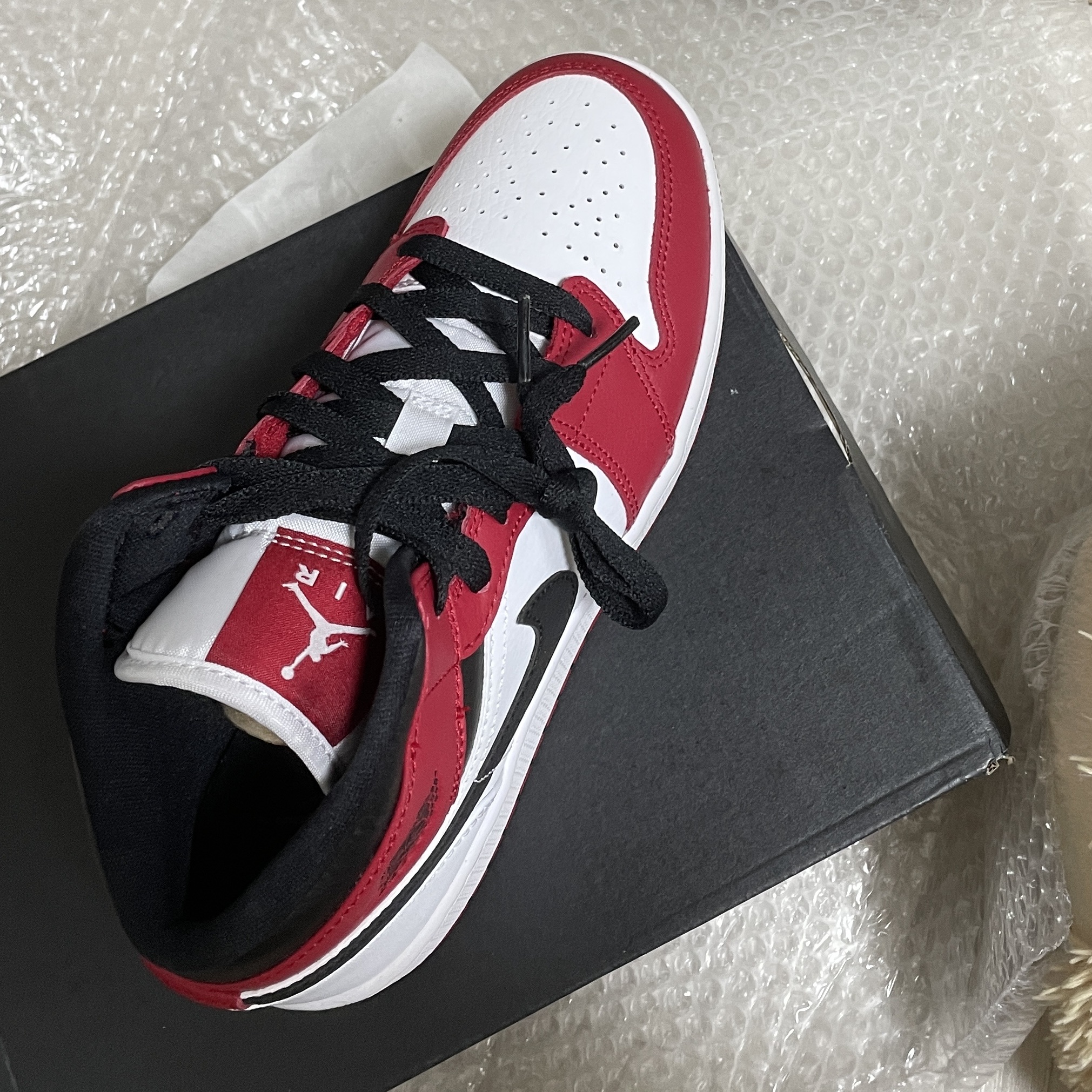 (GS) Jordan 1 Mid White Gym Red Black 착용 스타일 - 2