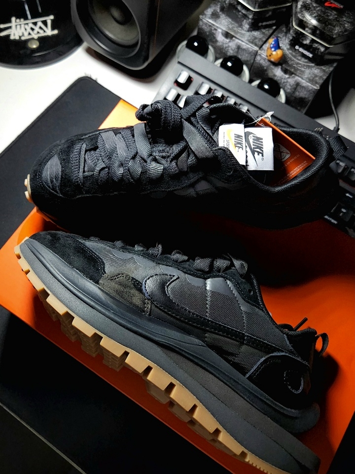 Nike x Sacai VaporWaffle Black and Gum 착용 스타일