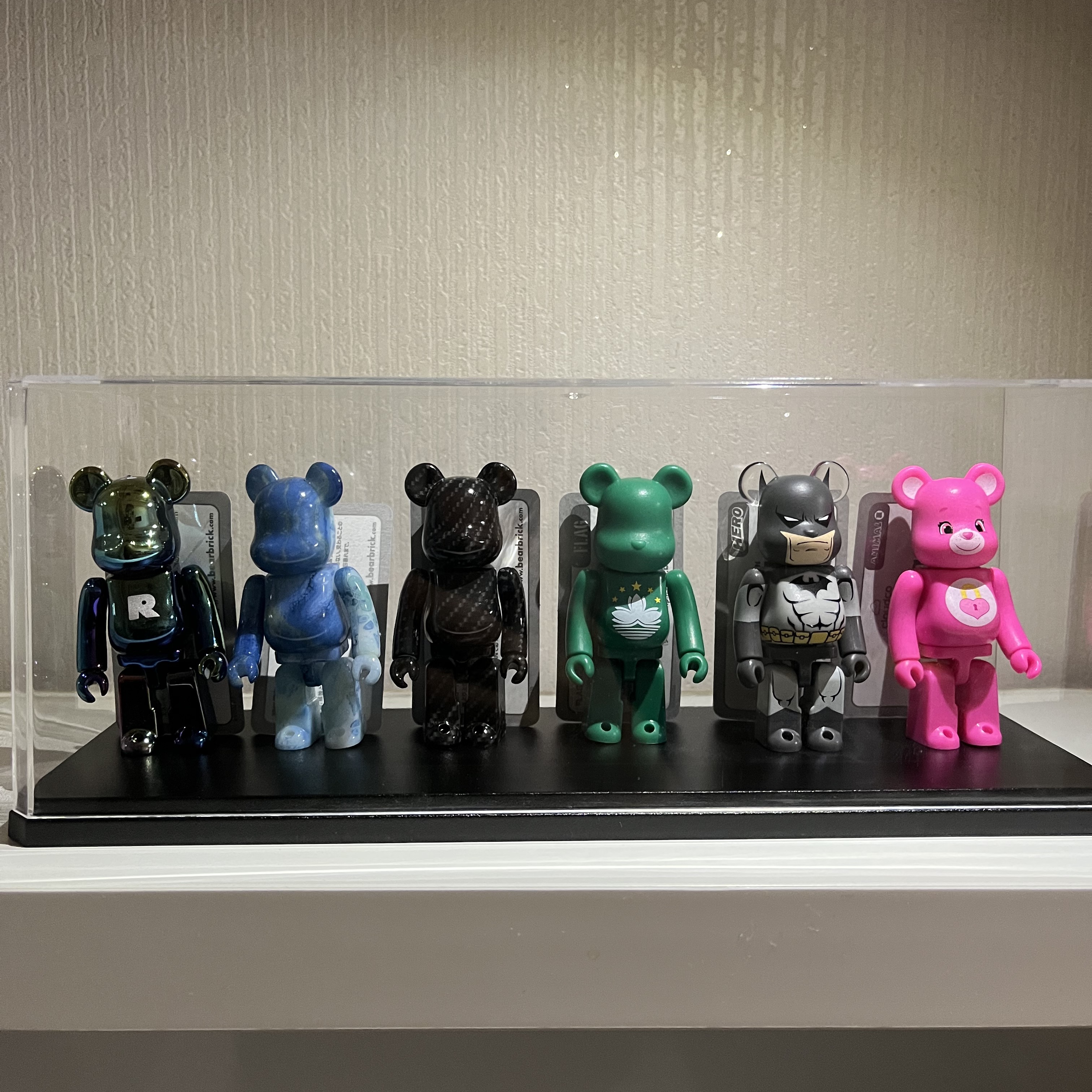 Bearbrick Series 43 Sealed Case 100% (24 Blind Boxes) 착용 스타일