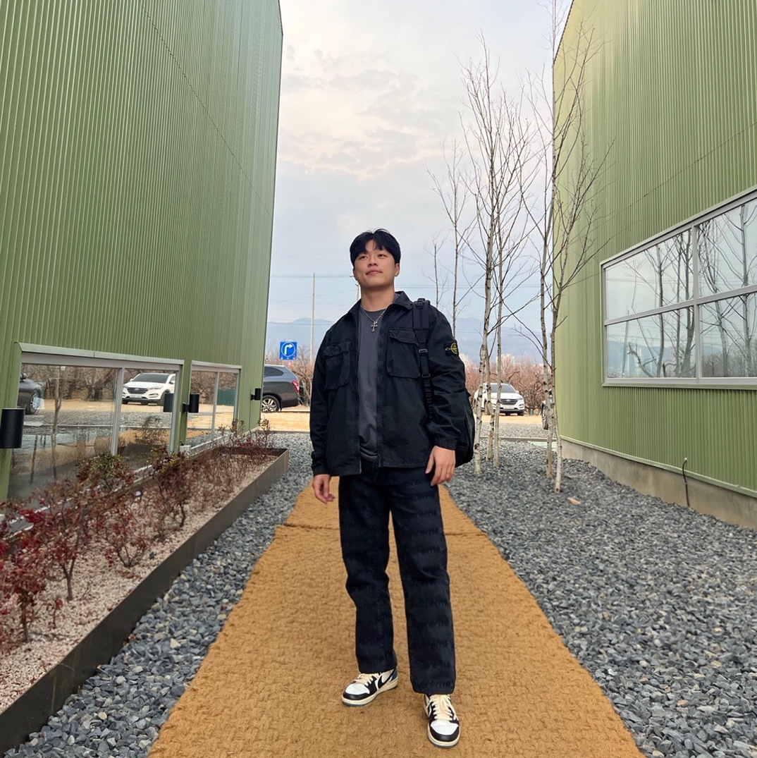 Stone Island 114WN T.CO+OLD Overshirt Black - 22SS, Supreme Frayed Logos Regular Jean Blue - 21SS 착용 스타일