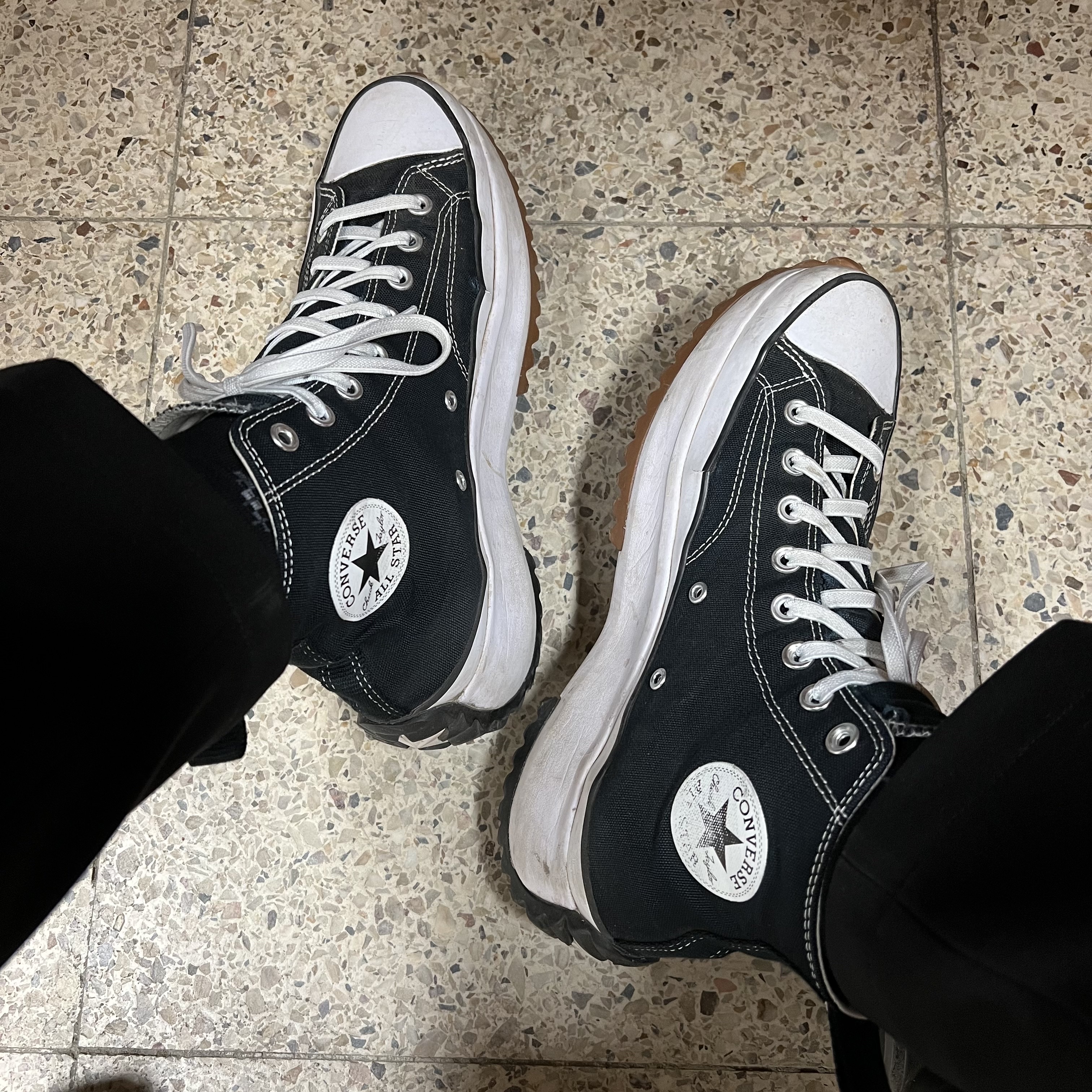 Converse Run Star Hike Hi Black White Gum 착용 스타일