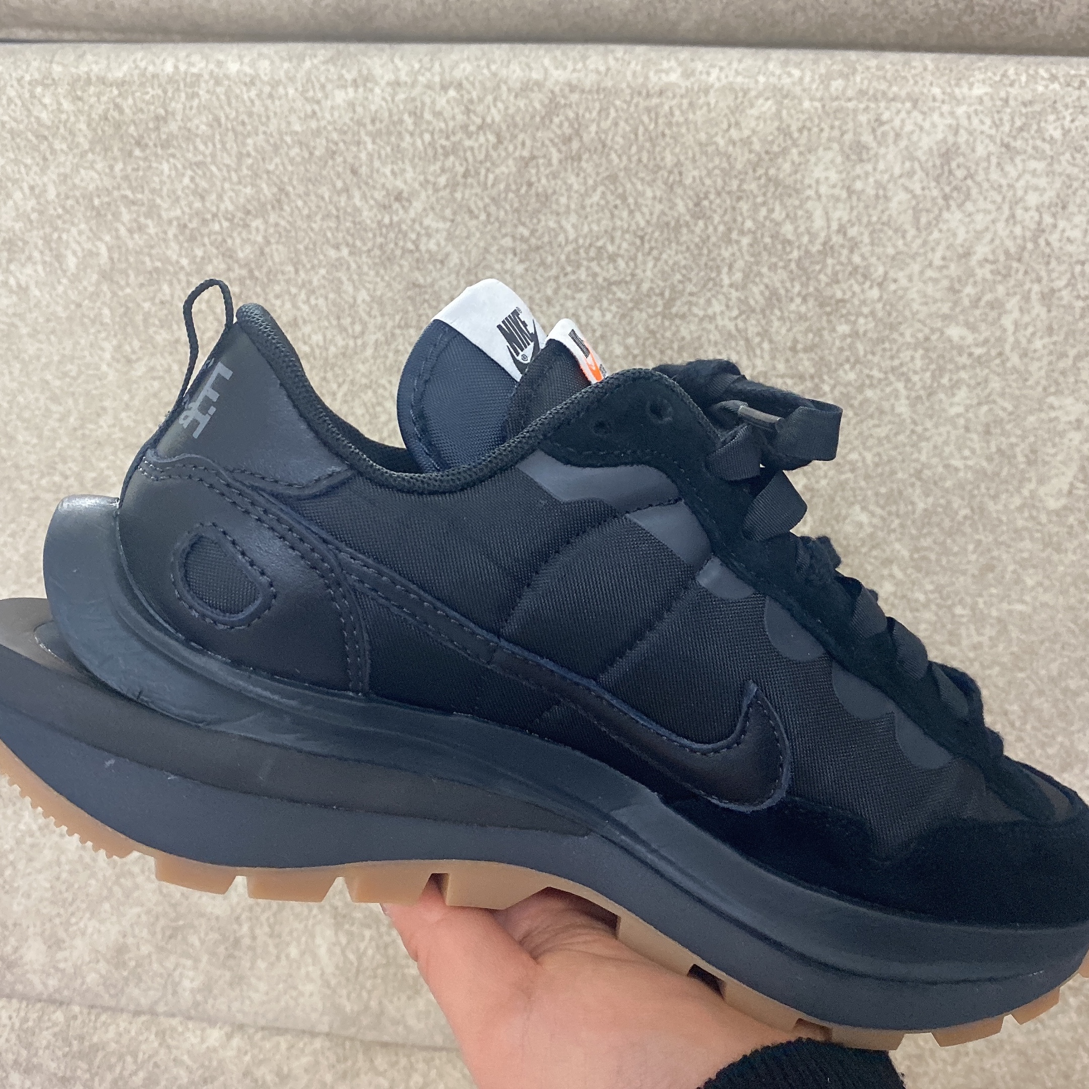 Nike x Sacai VaporWaffle Black and Gum 착용 스타일