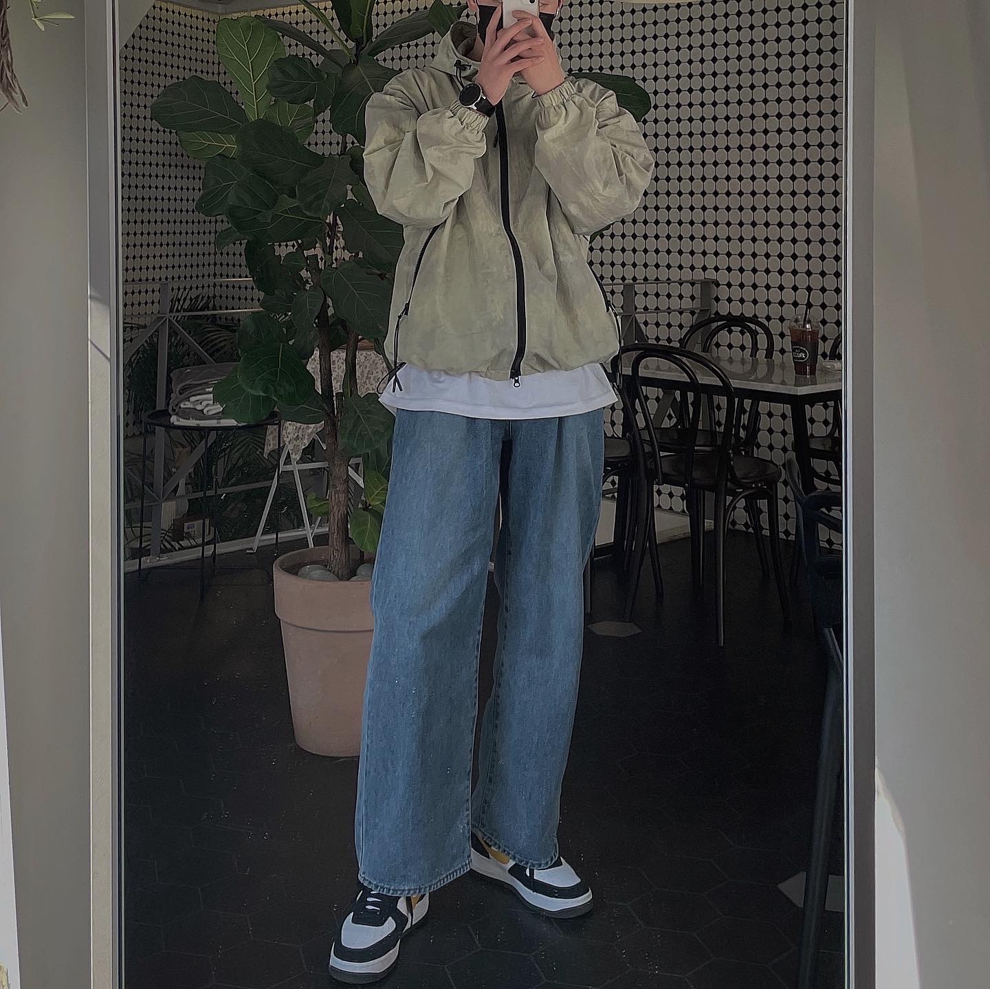 Nike x Sacai Blazer Low Iron Grey, Nike Air Force 1 '07 LV8 Athletic Club Black Dark Sulfur 착용 스타일 - 5