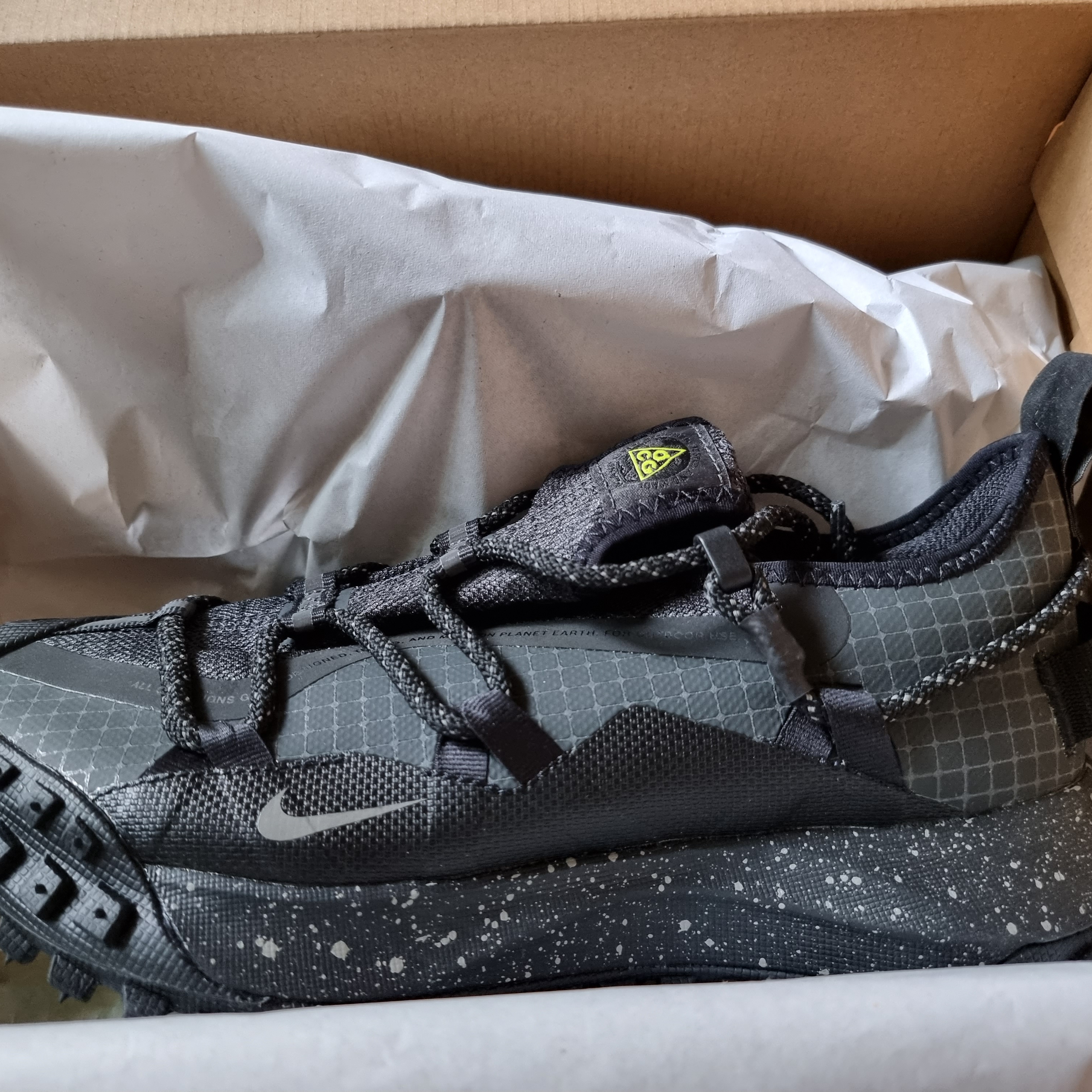 Nike ACG Mountain Fly Low Gore-Tex SE Dark Smoke Grey 착용 스타일
