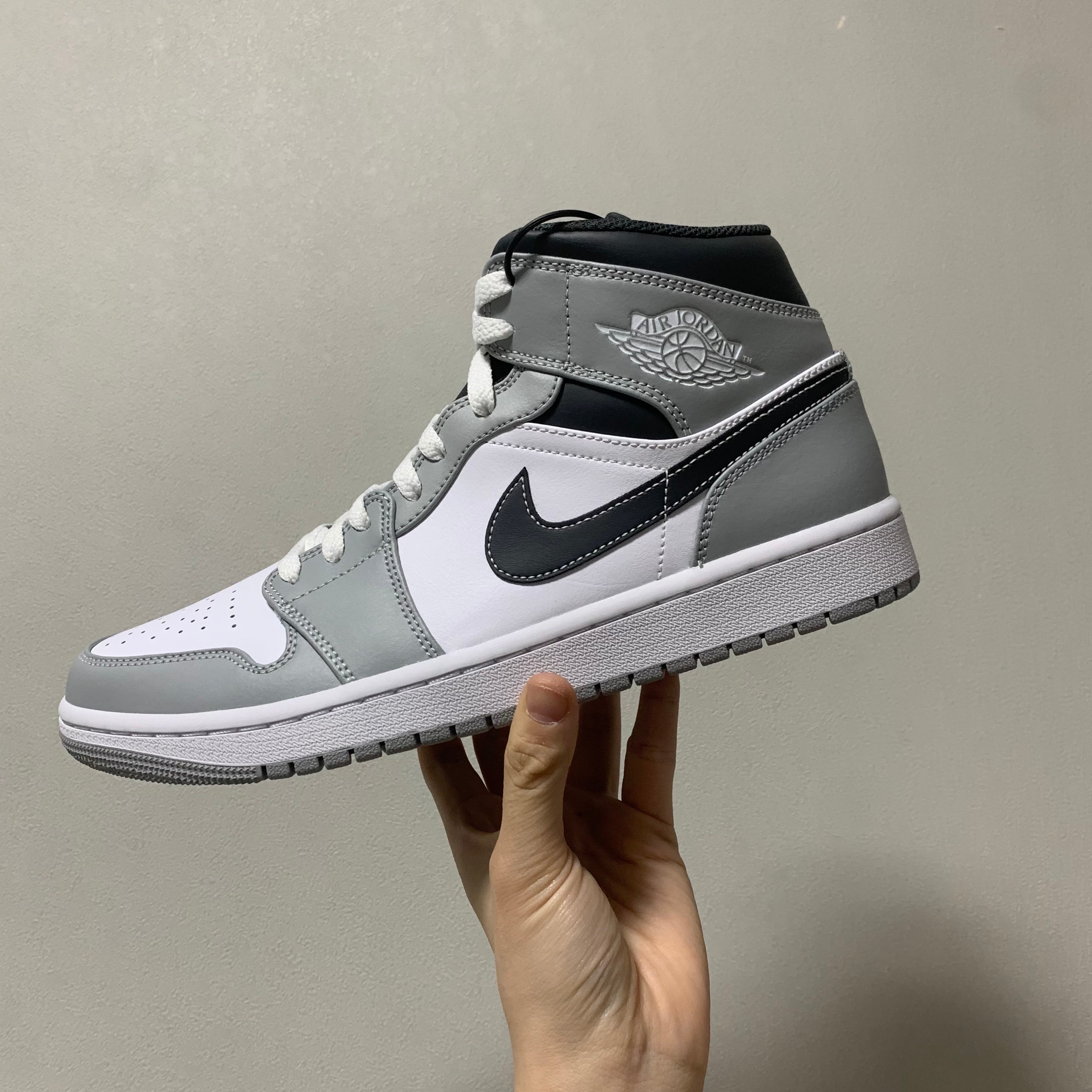Jordan 1 Mid Light Smoke Grey Anthracite 착용 스타일 - 2