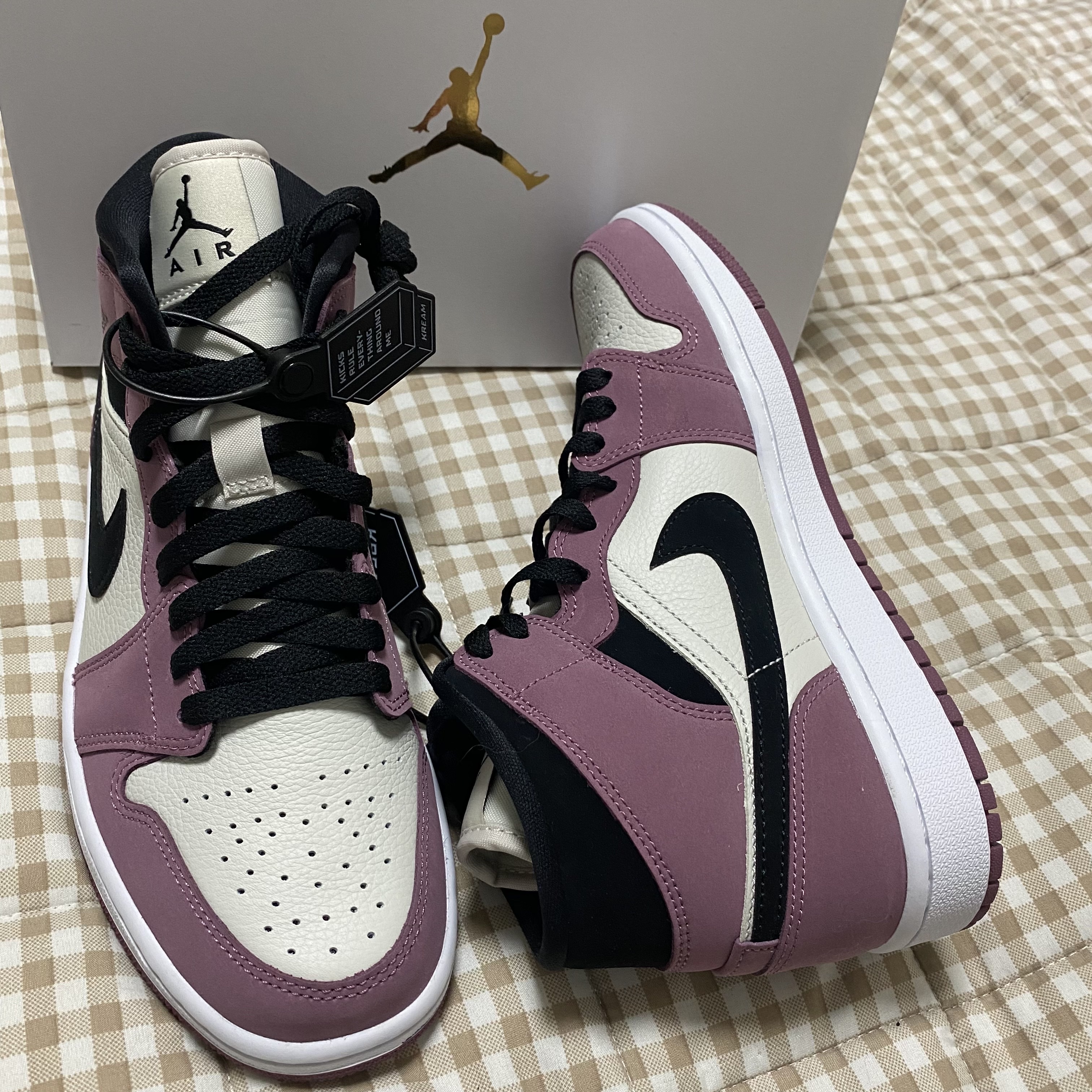 (W) Jordan 1 Mid SE Light Mulberry 착용 스타일 - 1