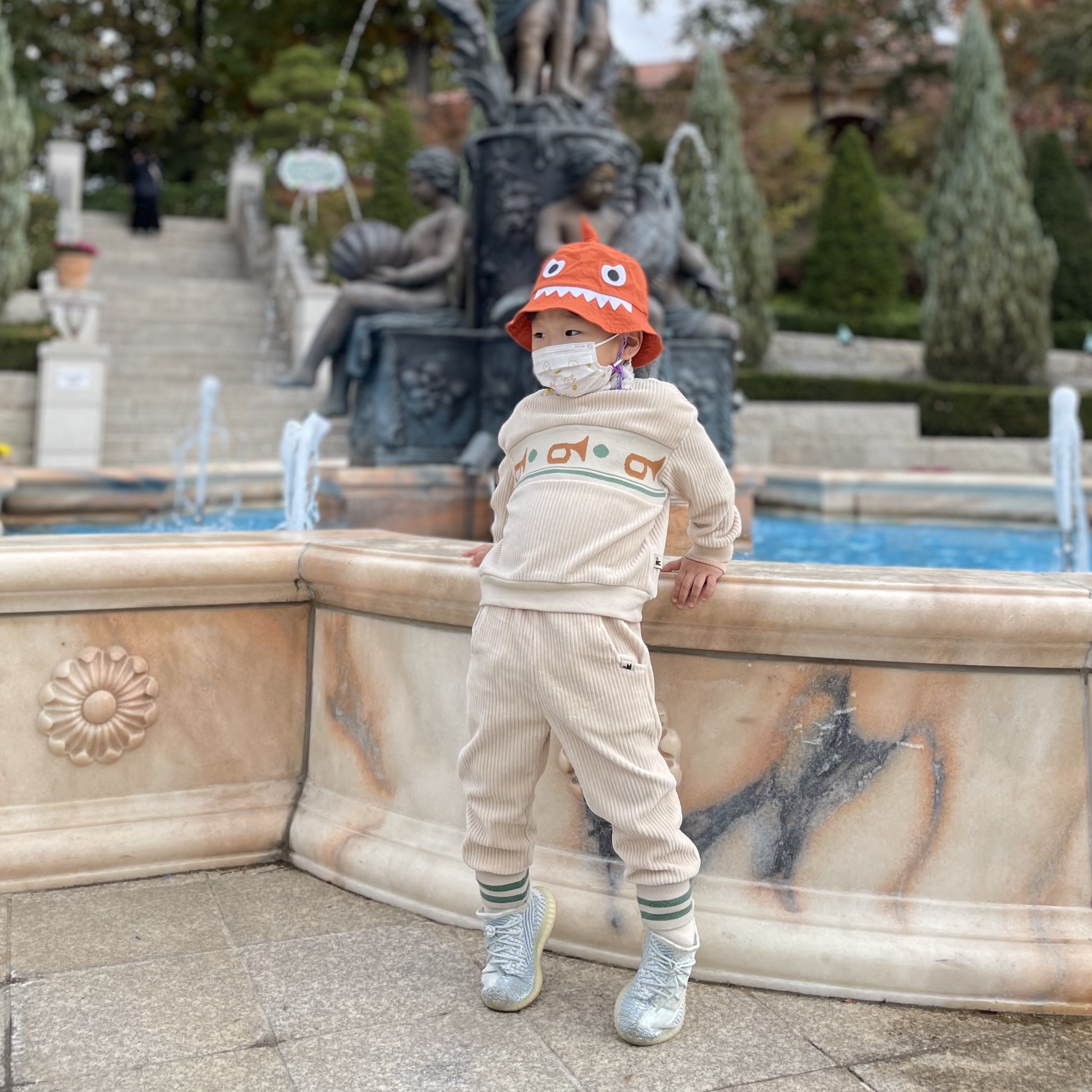 (Kids) Adidas Yeezy Boost 350 V2 Cloud White, (Infant) Adidas Yeezy Boost 350 V2 Cloud White 착용 스타일 - 5