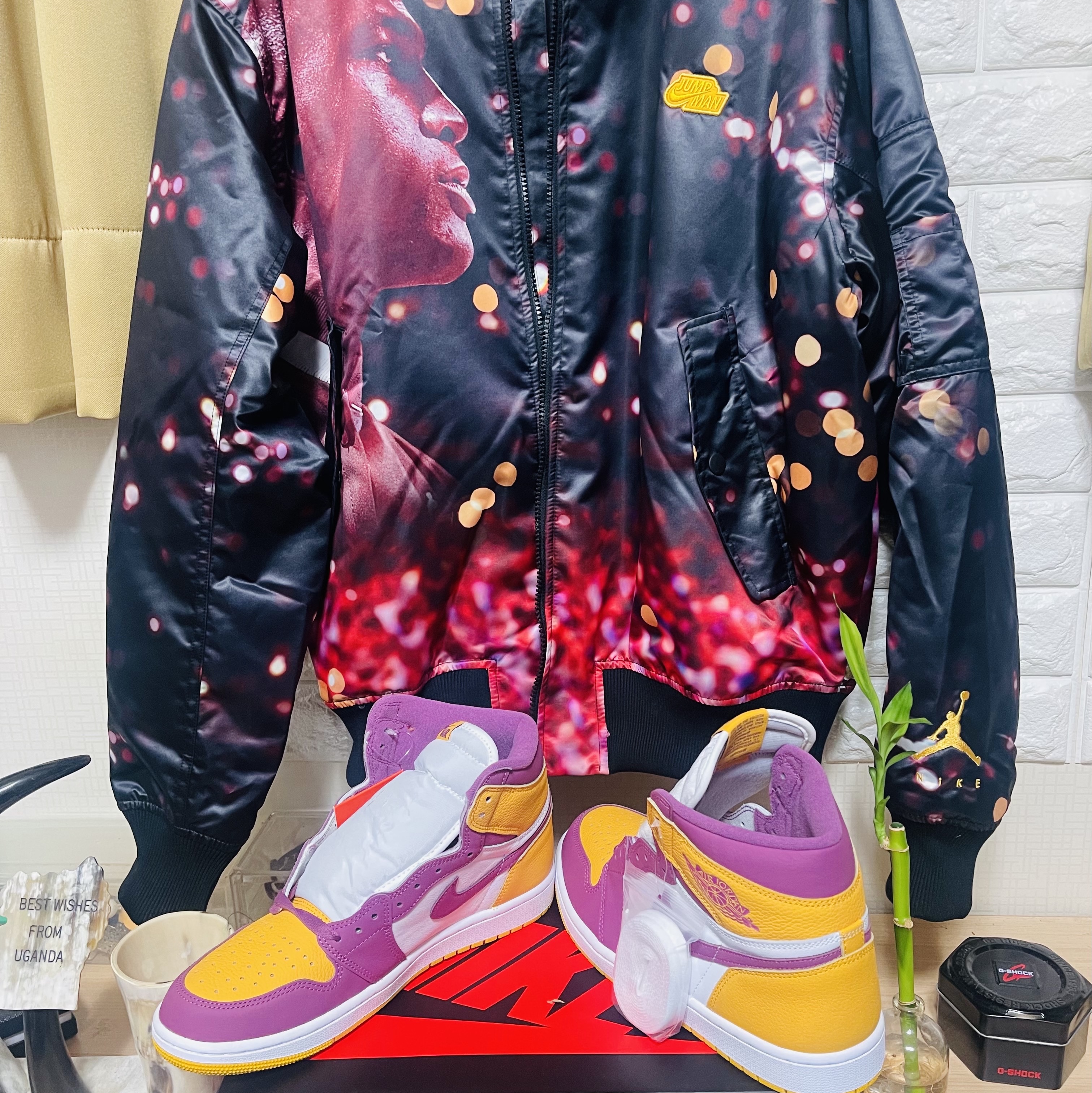Jordan 1 Retro High OG University Gold Light Bordeaux 착용 스타일 - 1