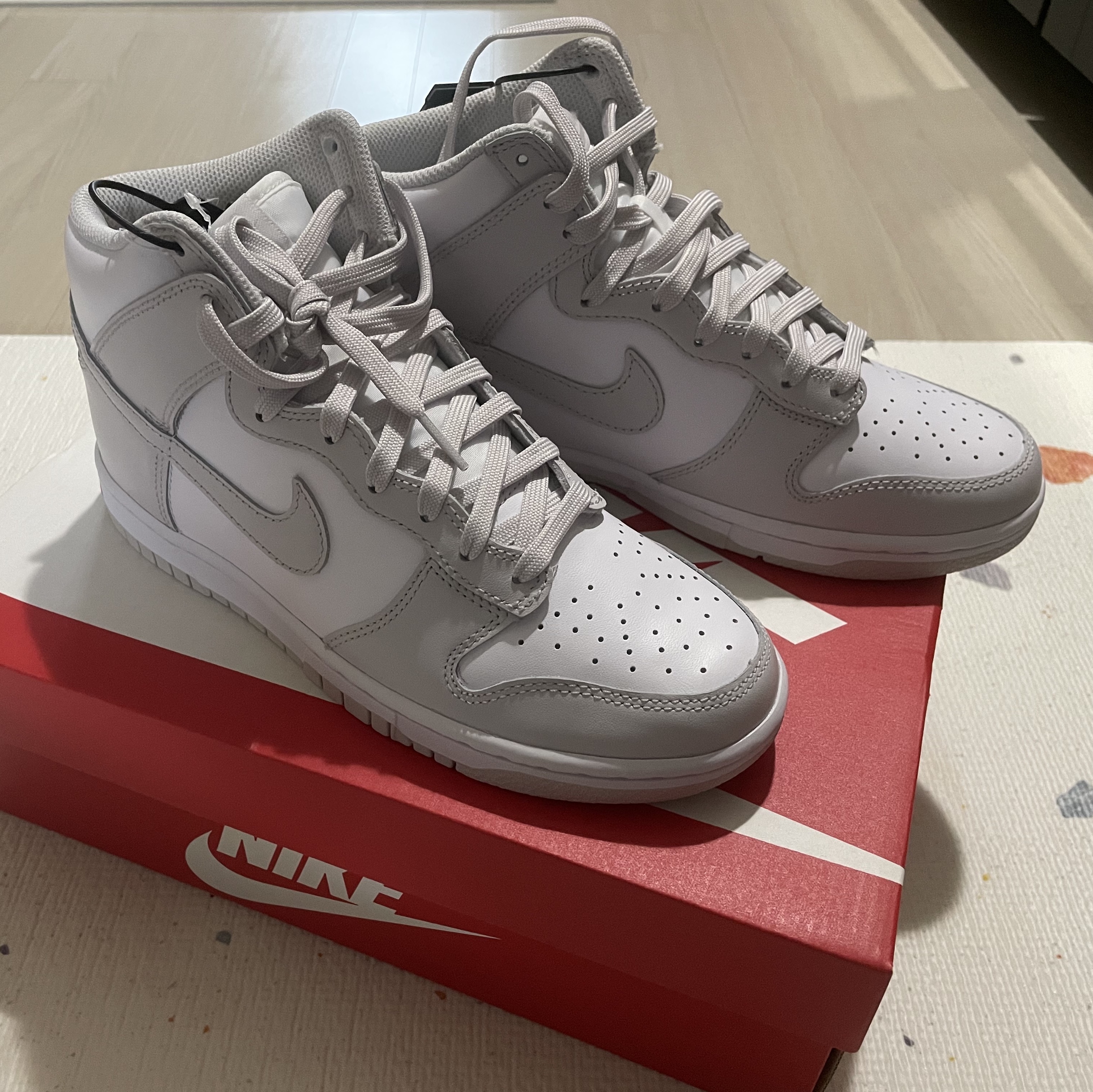 Nike Dunk High Retro Vast Grey 착용 스타일 - 1