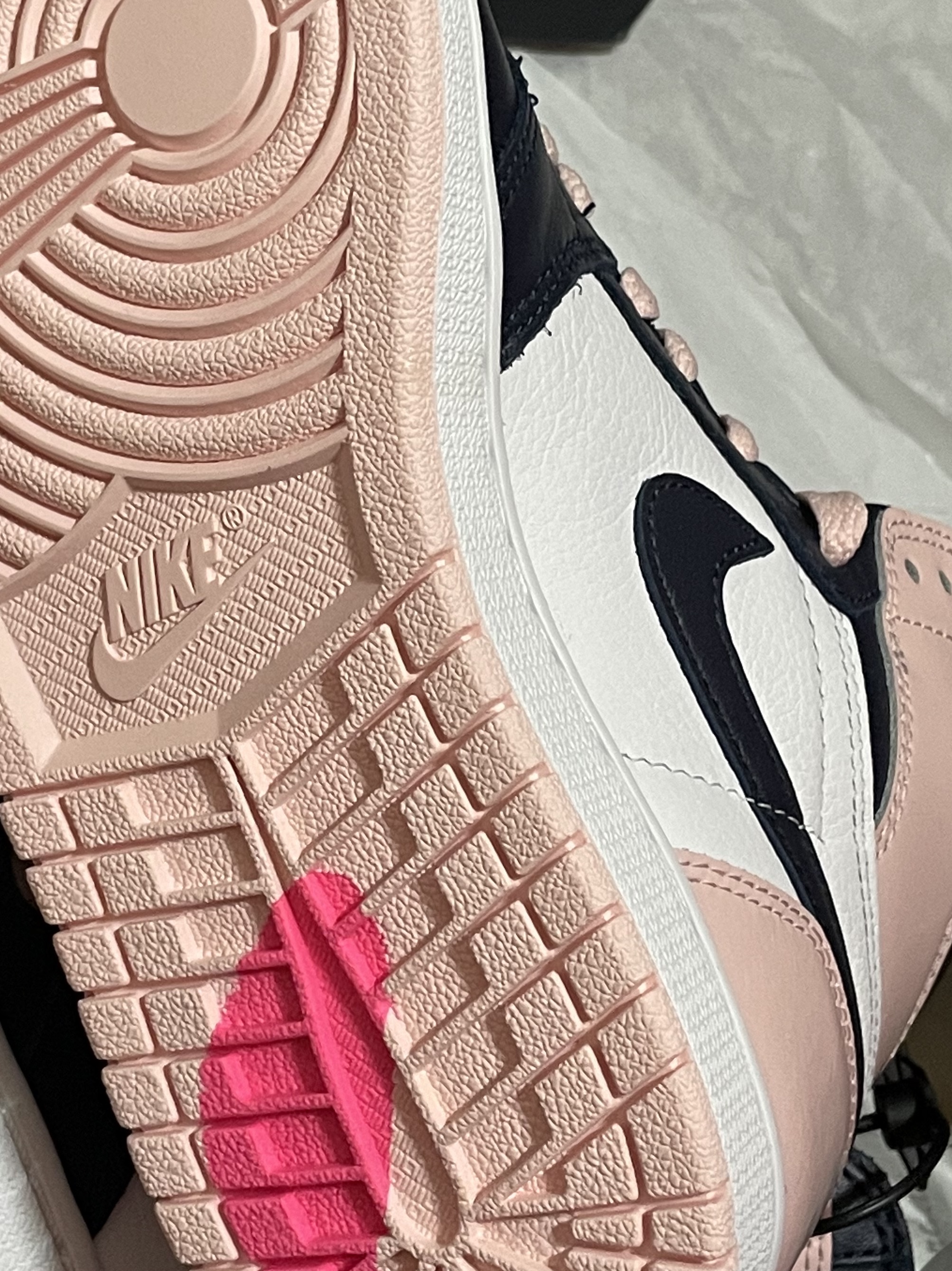 (W) Jordan 1 Retro High OG Atmosphere 착용 스타일 - 2