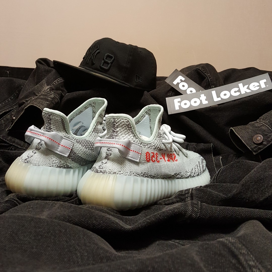 Adidas Yeezy Boost 350 V2 Blue Tint 2017 착용 스타일 - 3