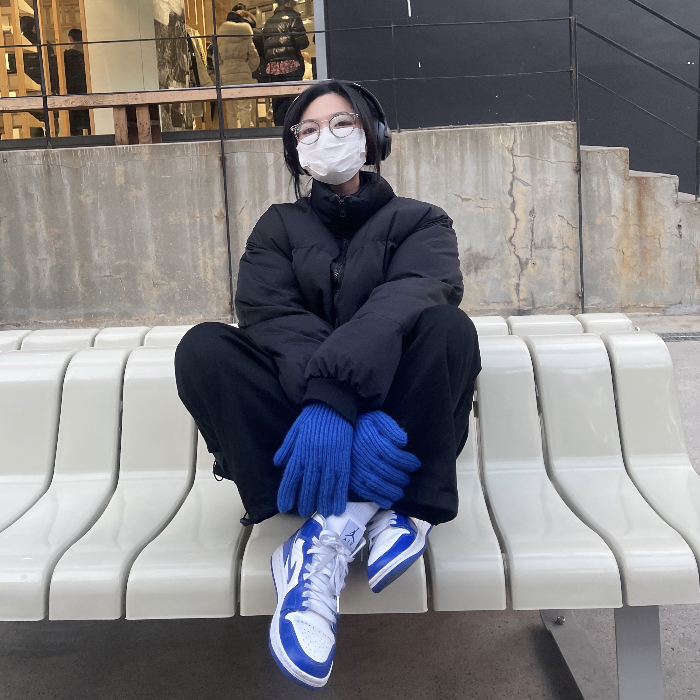(W) Jordan 1 Mid White Hyper Royal 착용 스타일