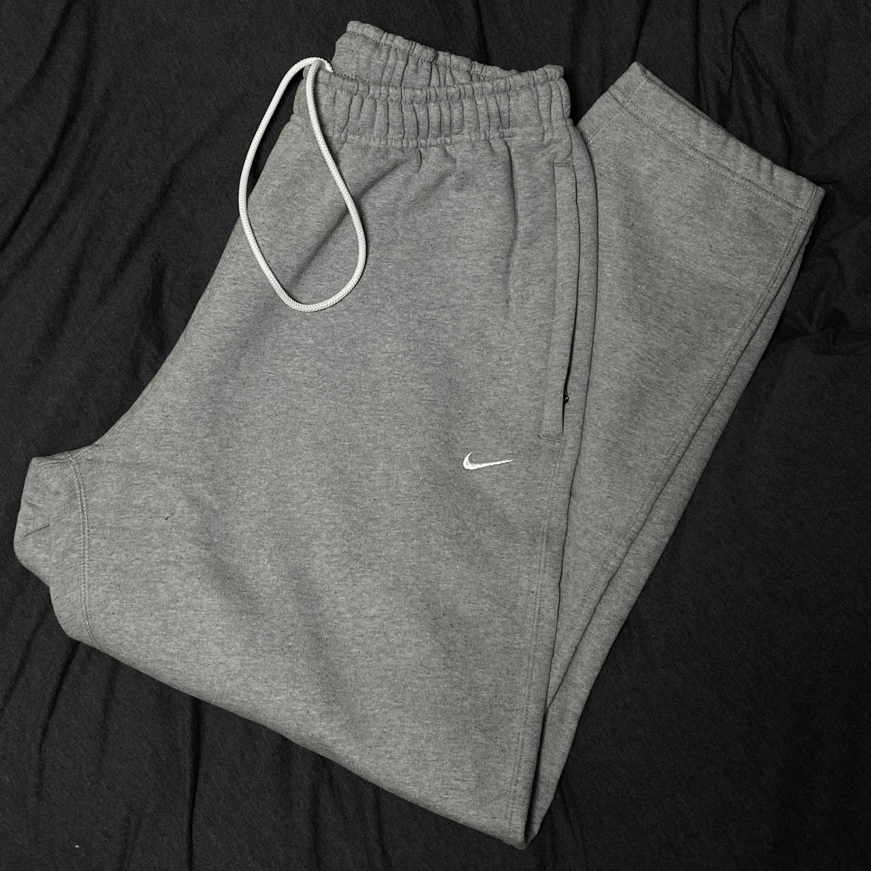 Nike NRG Solo Swoosh Fleece Pants Dark Grey Heather - US/EU 착용 스타일