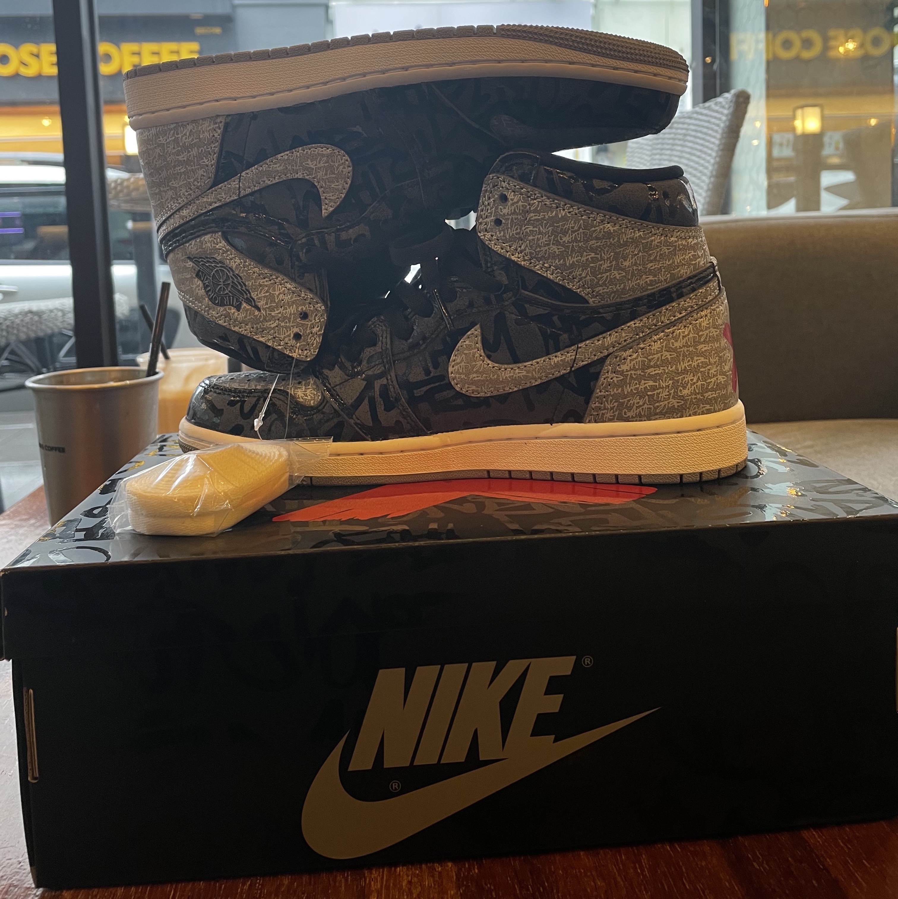 Jordan 1 Retro High OG Rebellionaire 착용 스타일 - 2