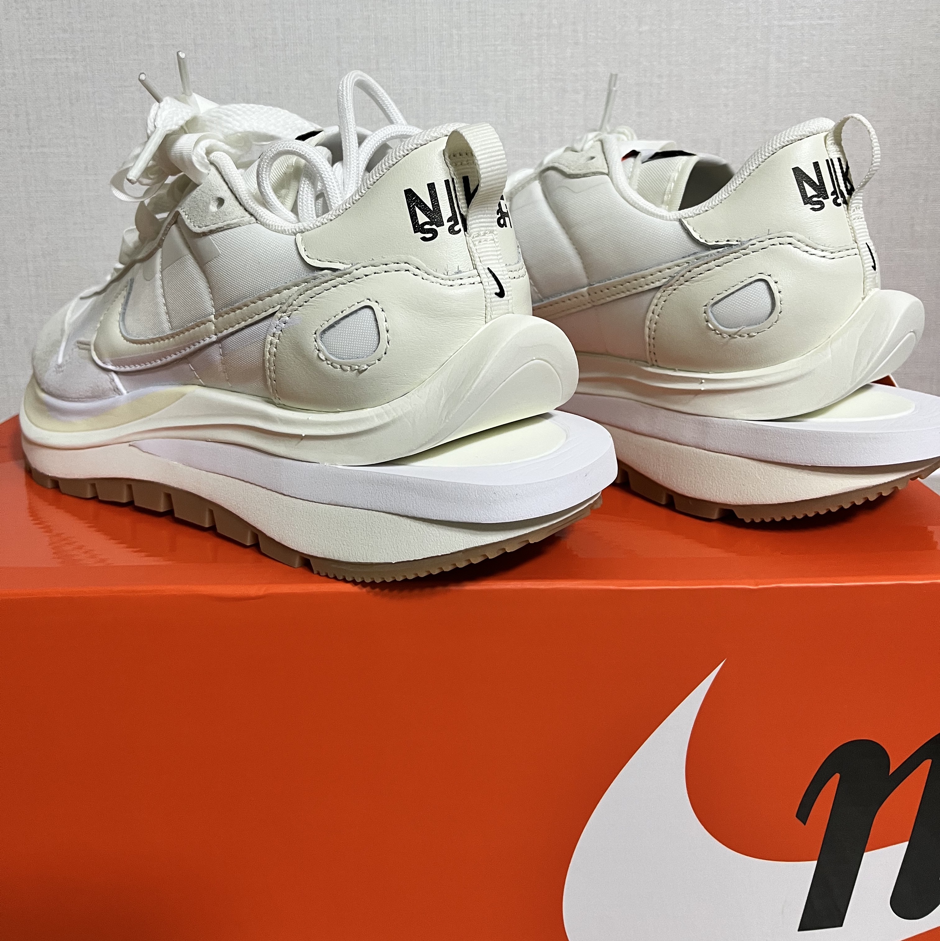Nike x Sacai VaporWaffle White and Gum 착용 스타일