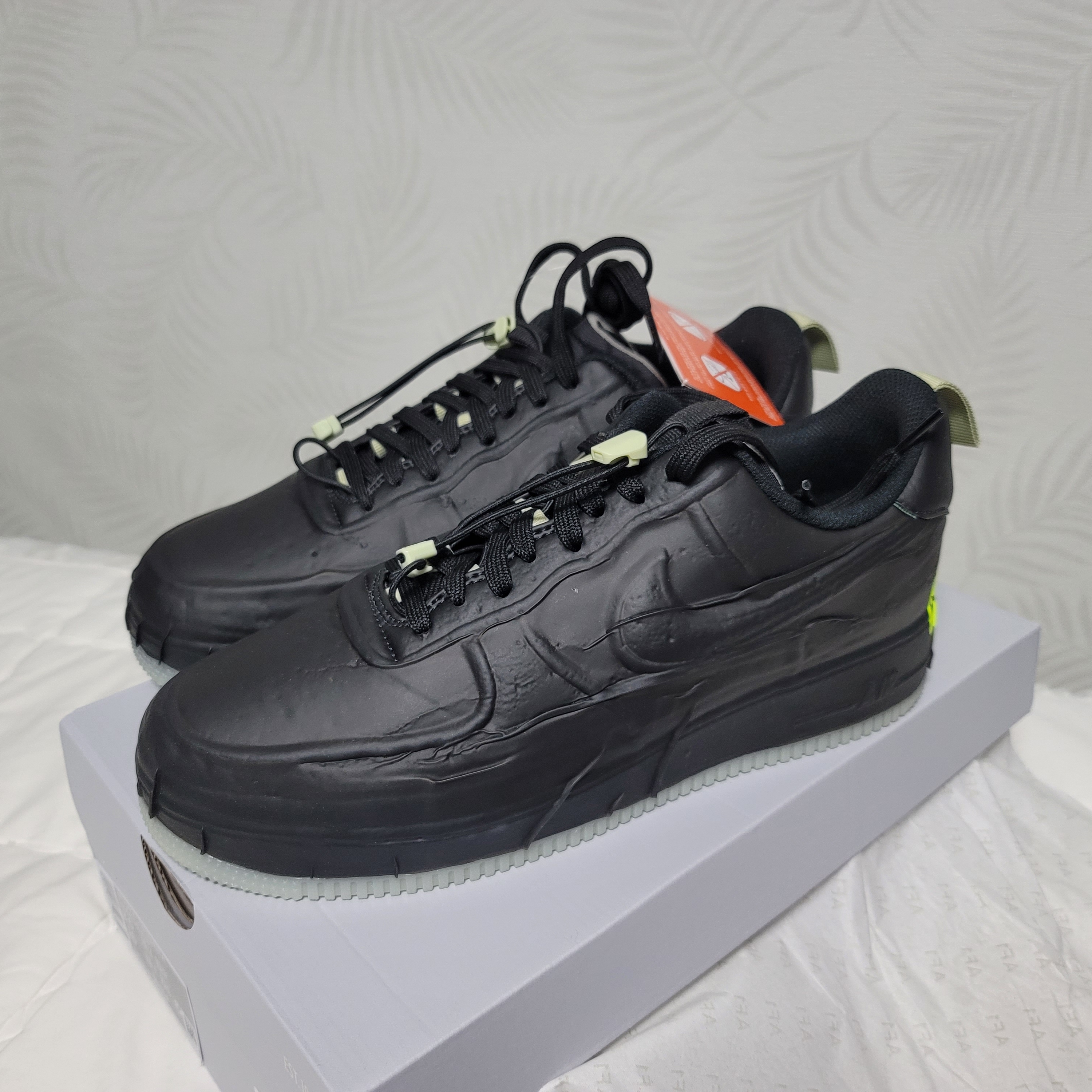 Nike Air Force 1 Low Experimental Black Olive Aura 착용 스타일 - 1
