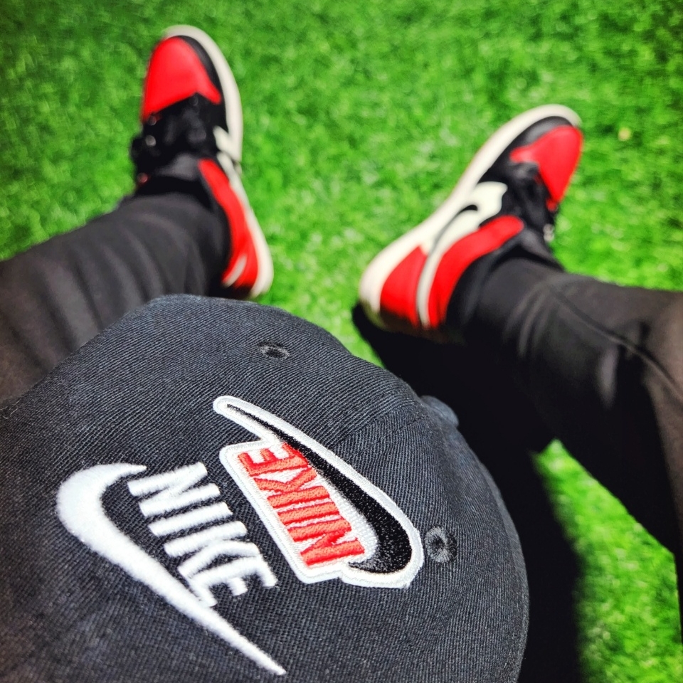 Jordan 1 Retro High OG Bred Toe 착용 스타일 - 5