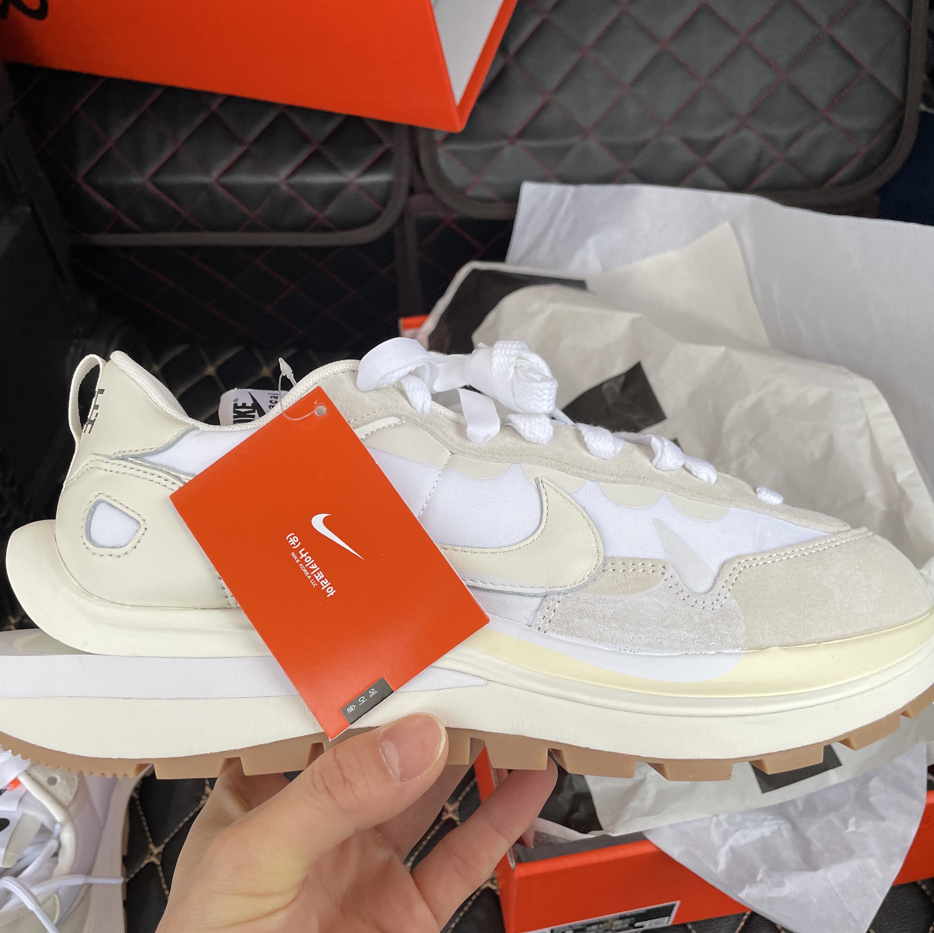Nike x Sacai VaporWaffle White and Gum 착용 스타일 - 1