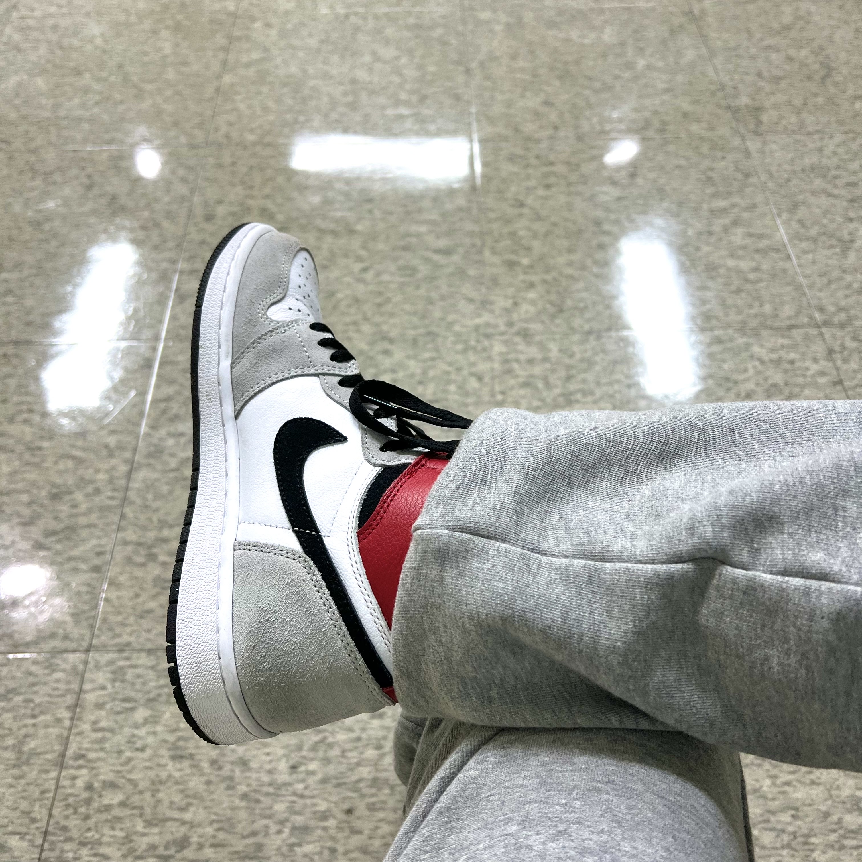 Jordan 1 Retro High OG Light Smoke Grey 착용 스타일