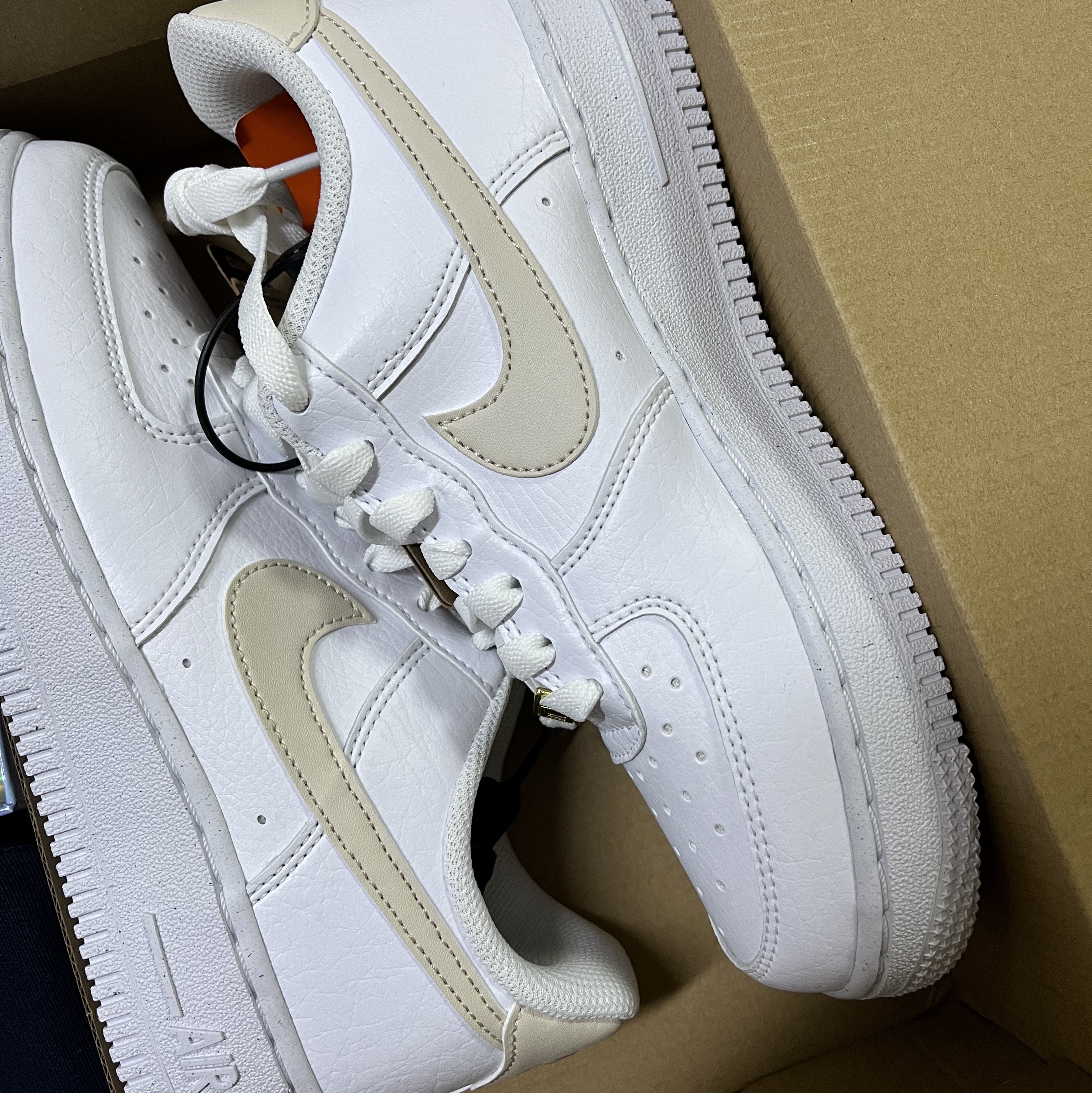 (W) Nike Air Force 1 '07 Next Nature Light Orewood Brown 착용 스타일