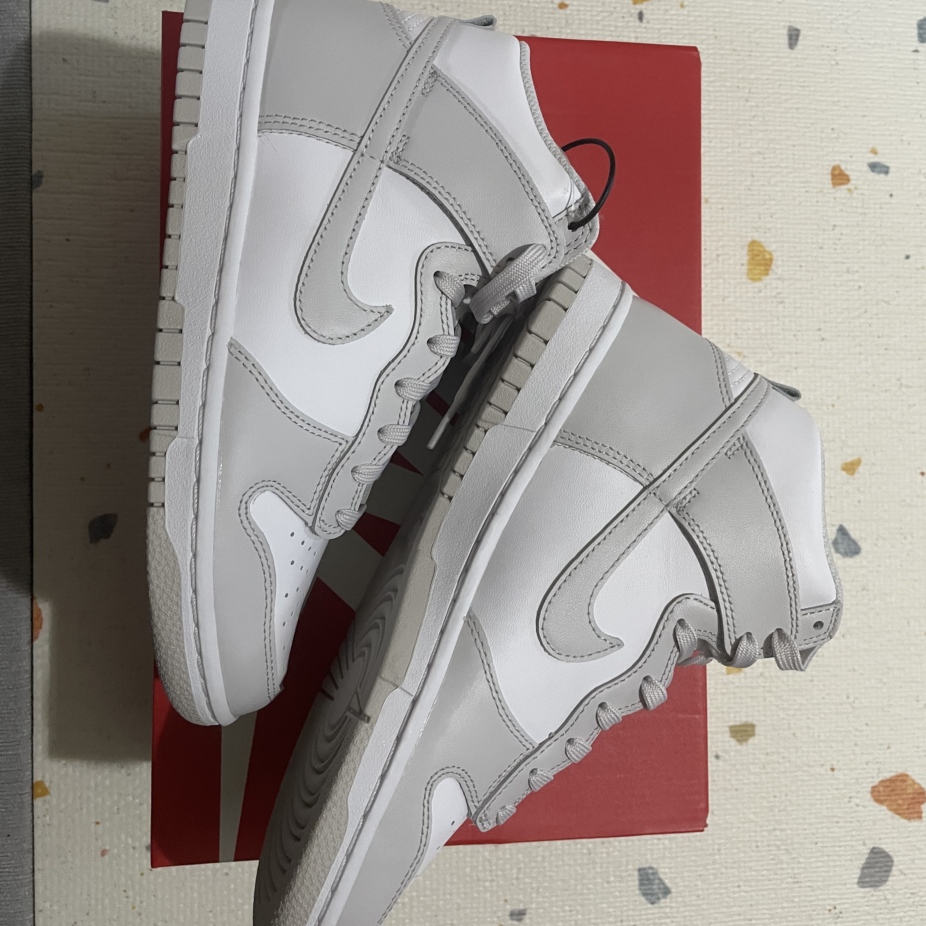 Nike Dunk High Retro Vast Grey 착용 스타일 - 2