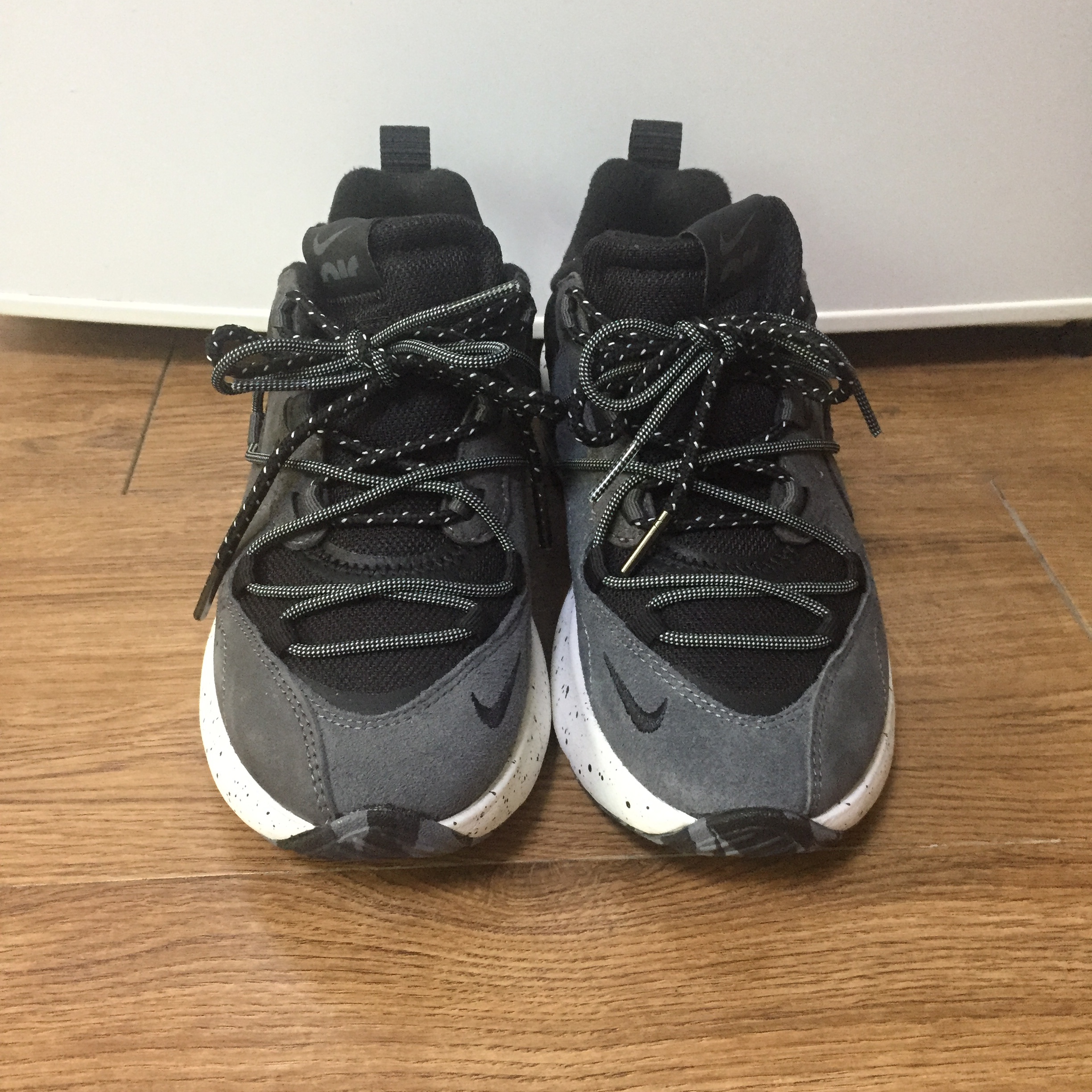 (W) Nike Air Max Viva Iron Grey 착용 스타일 - 3