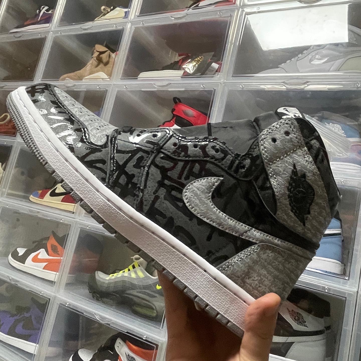 Jordan 1 Retro High OG Rebellionaire 착용 스타일 - 3