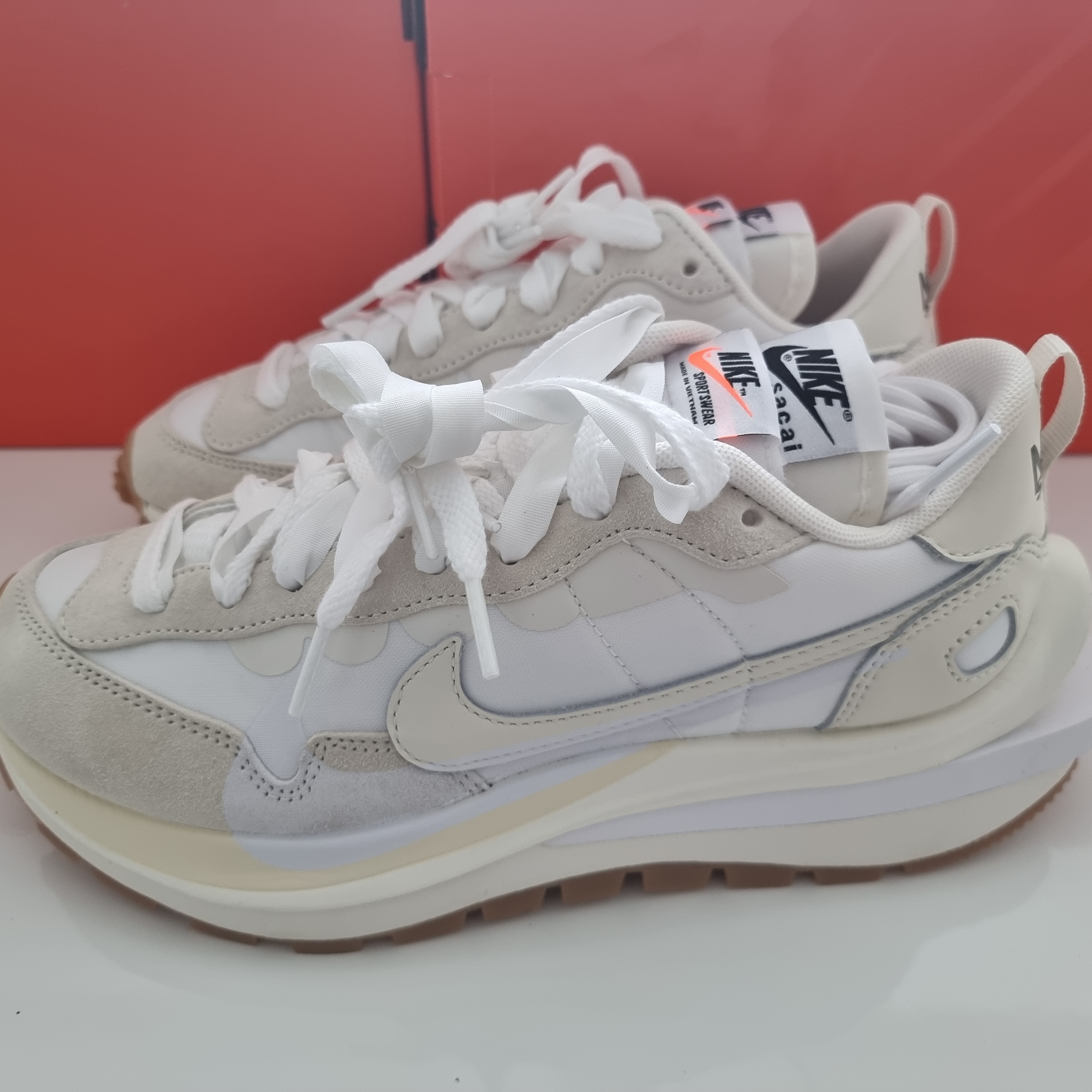 Nike x Sacai VaporWaffle White and Gum 착용 스타일 - 2