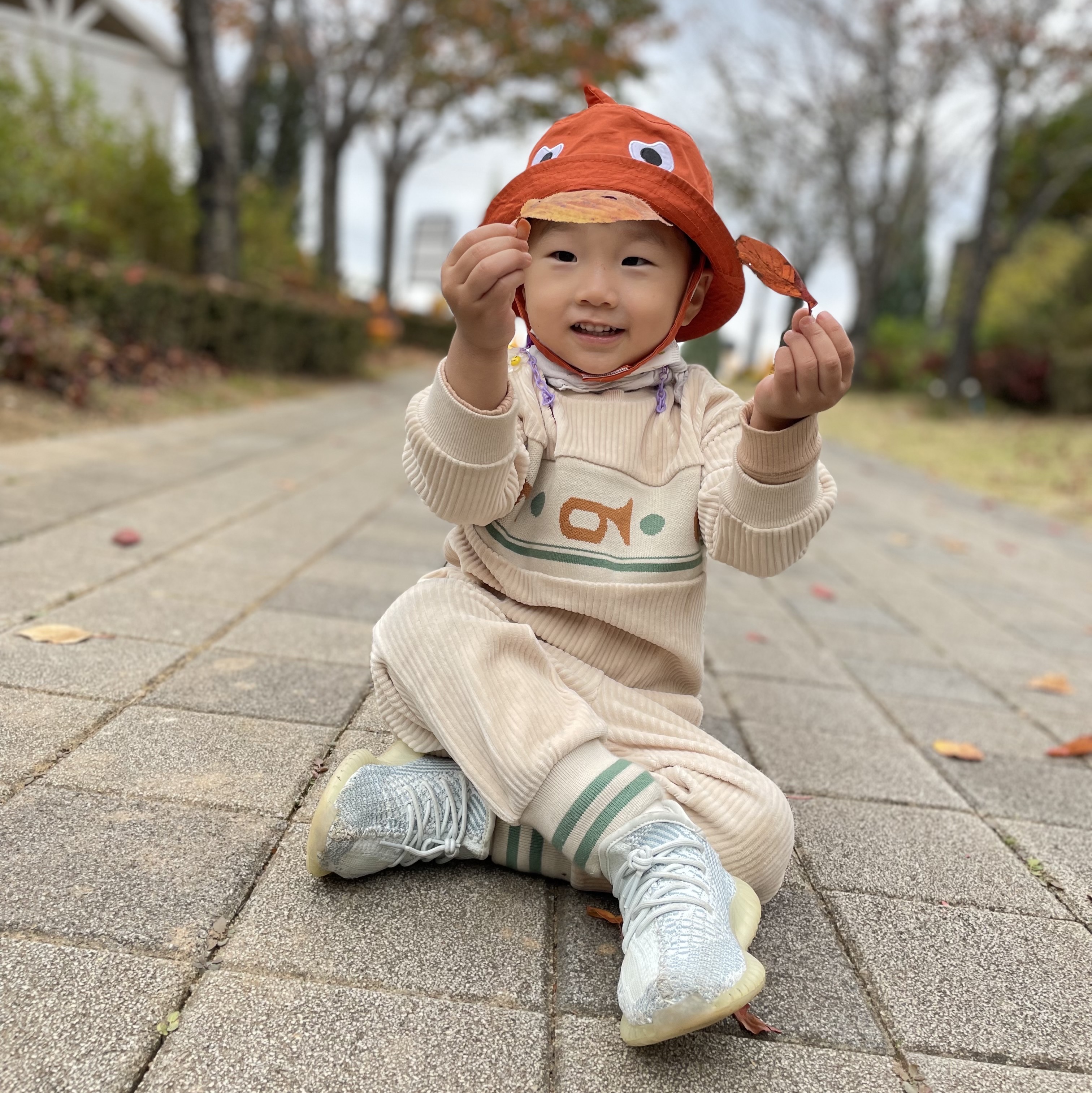 (Kids) Adidas Yeezy Boost 350 V2 Cloud White, (Infant) Adidas Yeezy Boost 350 V2 Cloud White 착용 스타일 - 3