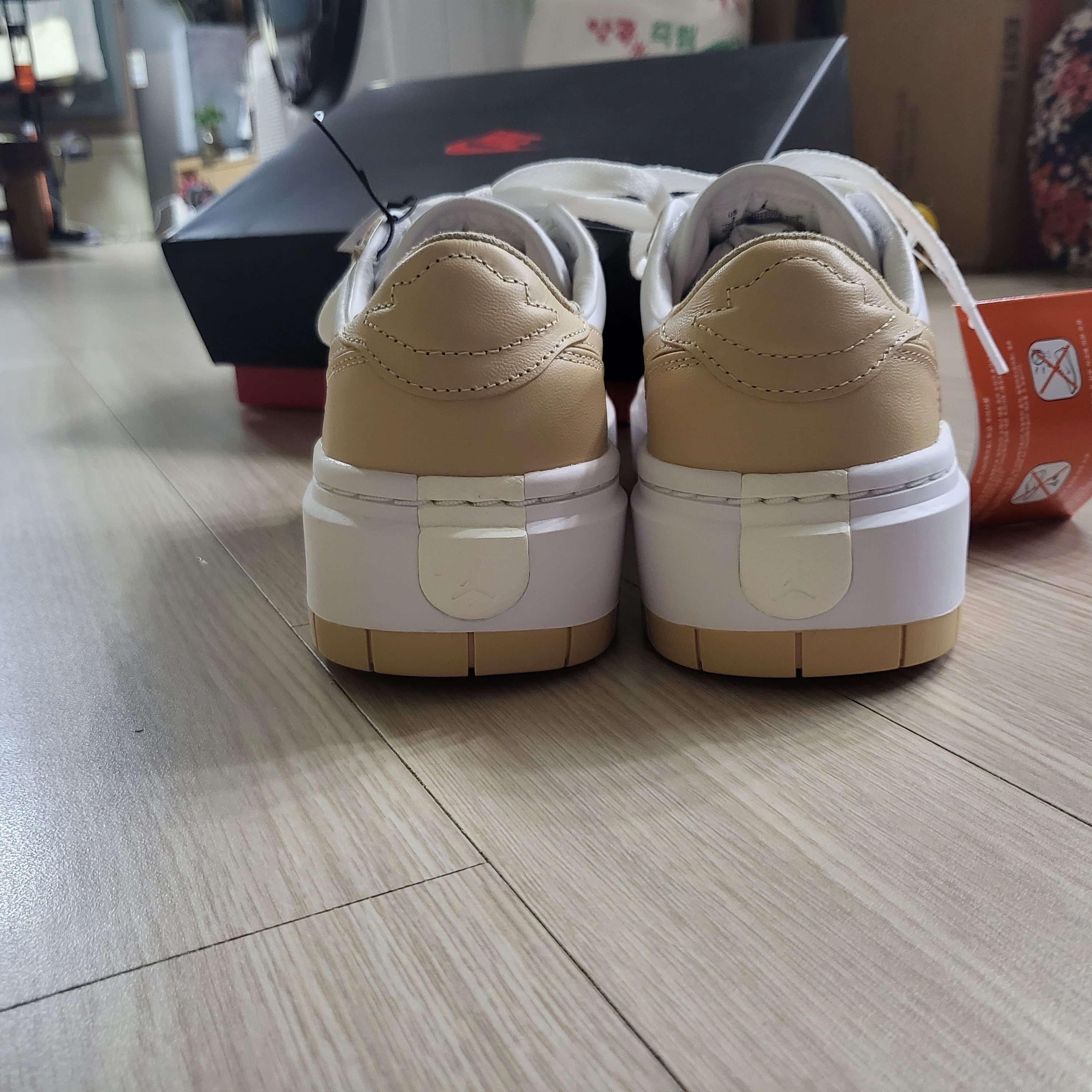 (W) Jordan 1 Elevate Low White Onyx 착용 스타일 - 5