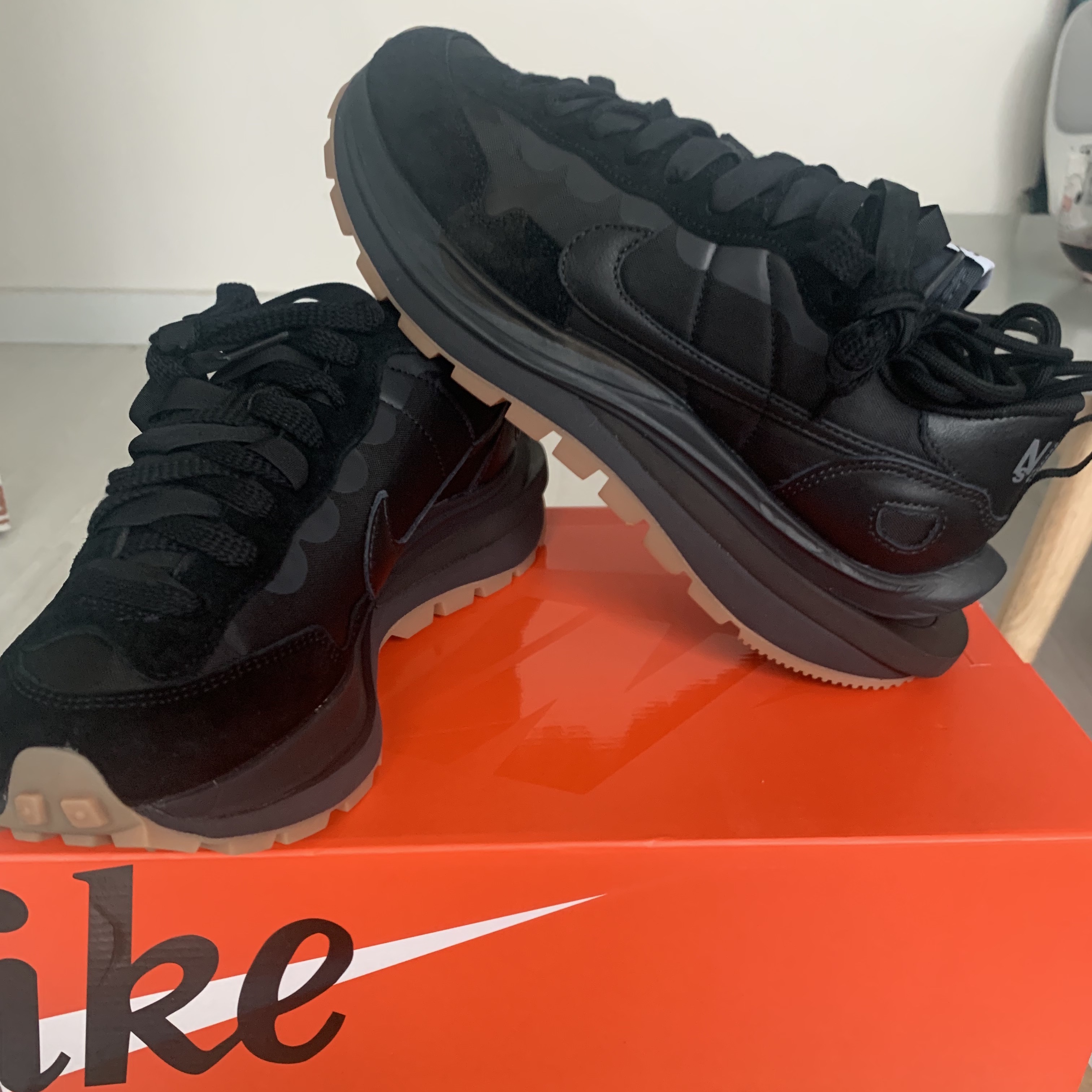 Nike x Sacai VaporWaffle Black and Gum 착용 스타일