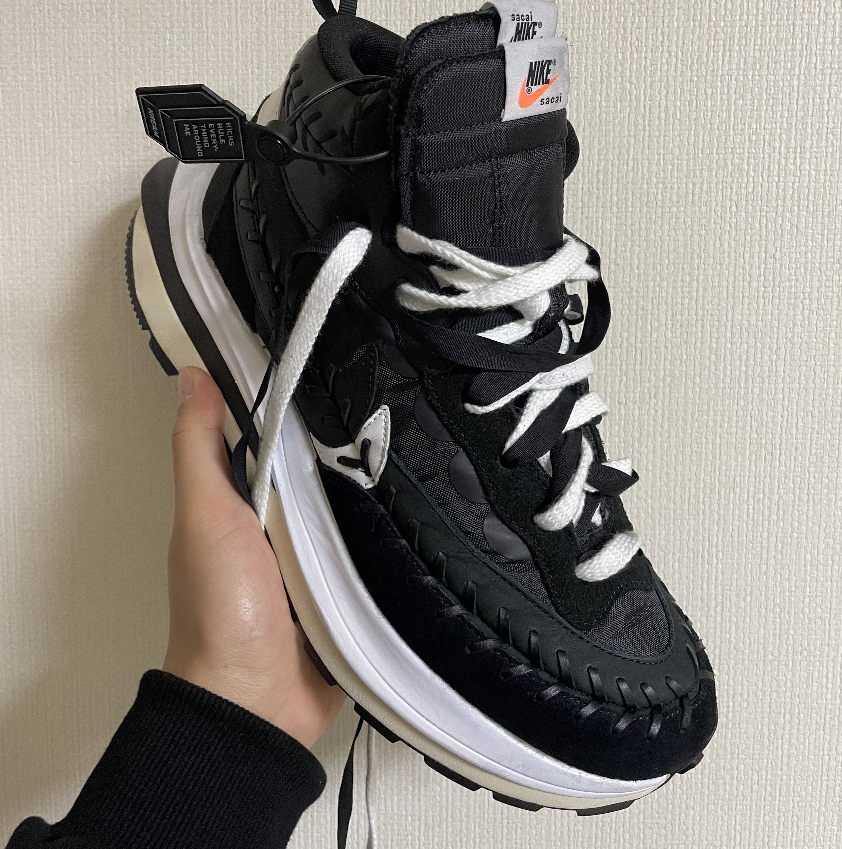 Nike x Sacai x Jean Paul Gaultier VaporWaffle Black White 착용 스타일