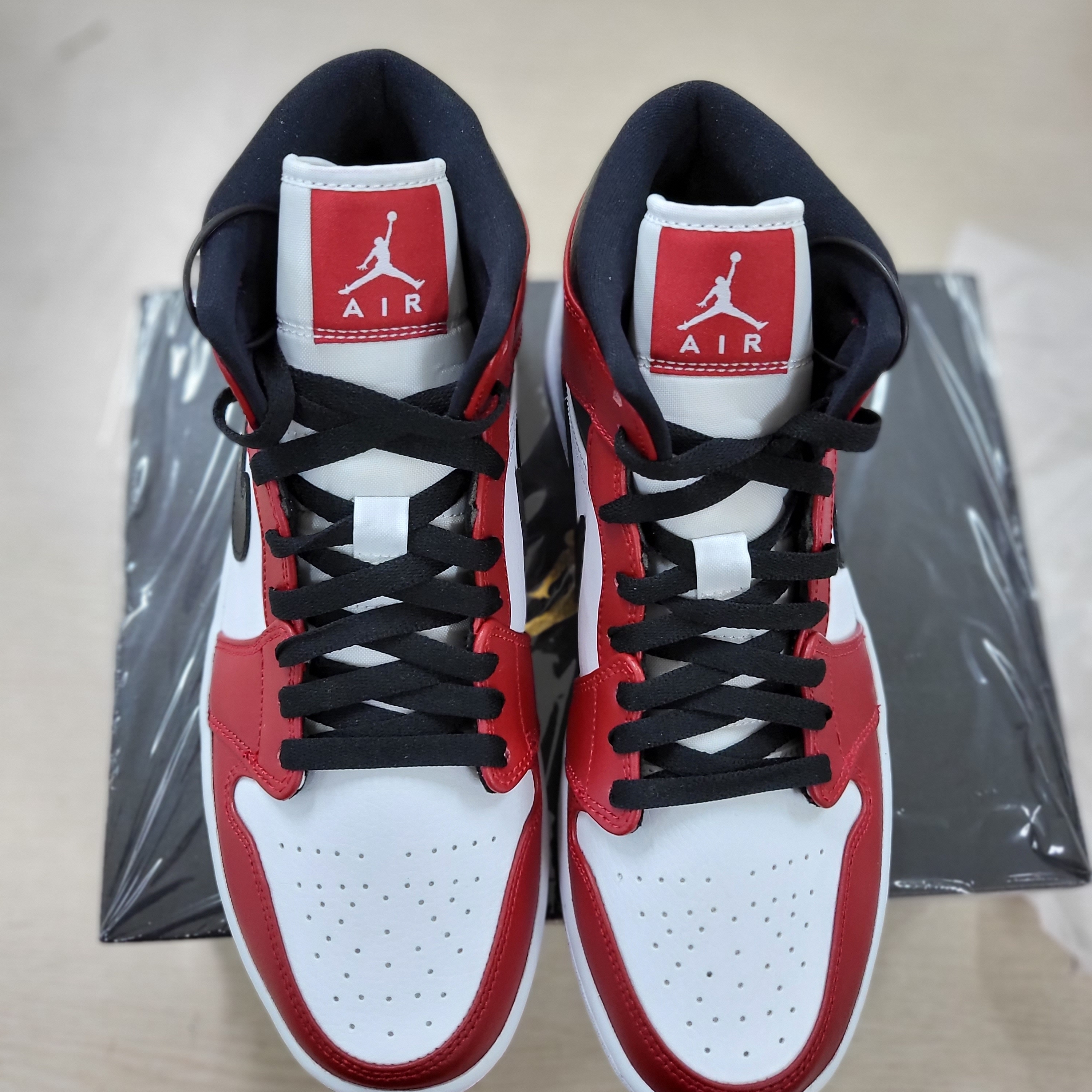 Jordan 1 Mid Chicago 2020 착용 스타일 - 2